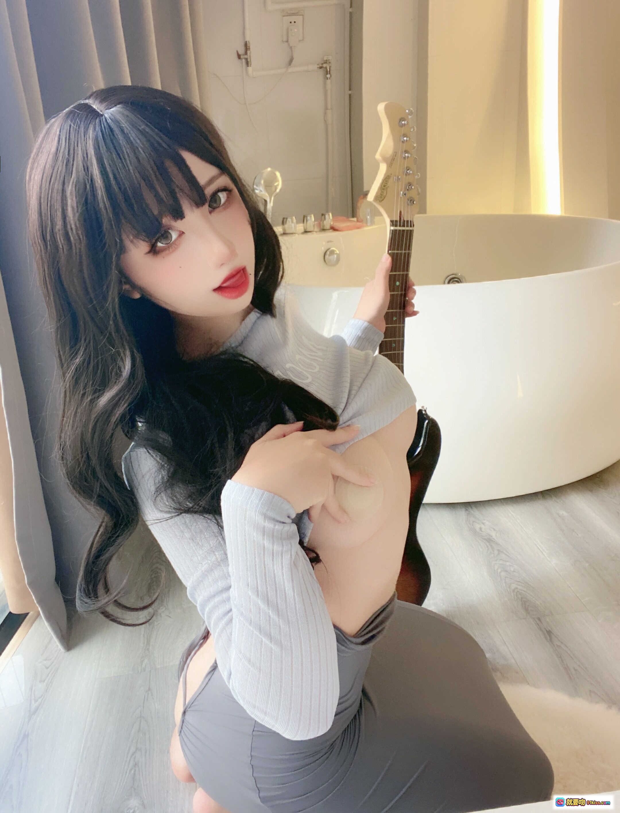 图片[7] - 九曲Jean NO.048 吉他妹妹自拍写真 40P高清美图 灰色露脐上衣+包臀裙 时尚性感室内私房照 - 就要吻