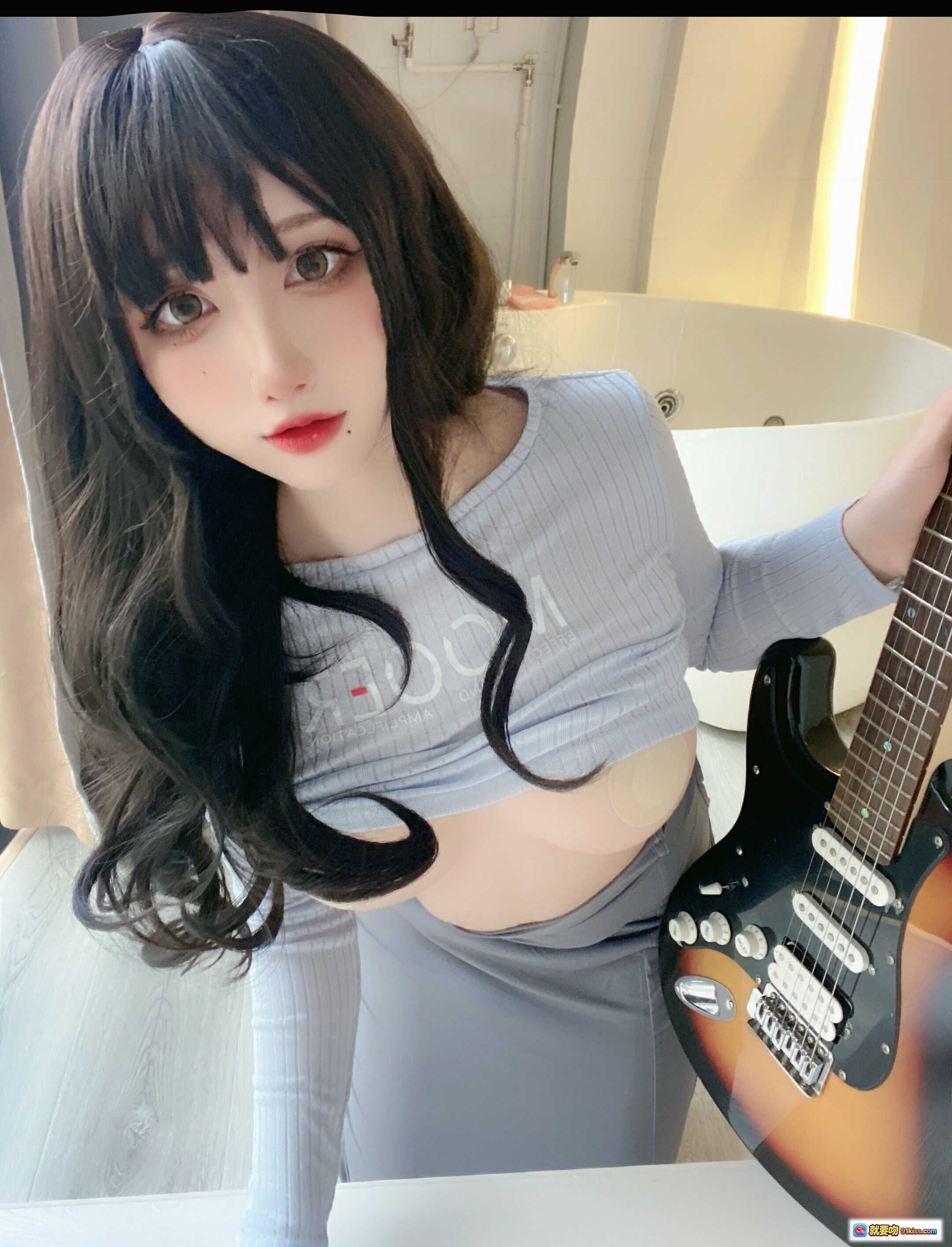 图片[8] - 九曲Jean NO.048 吉他妹妹自拍写真 40P高清美图 灰色露脐上衣+包臀裙 时尚性感室内私房照 - 就要吻