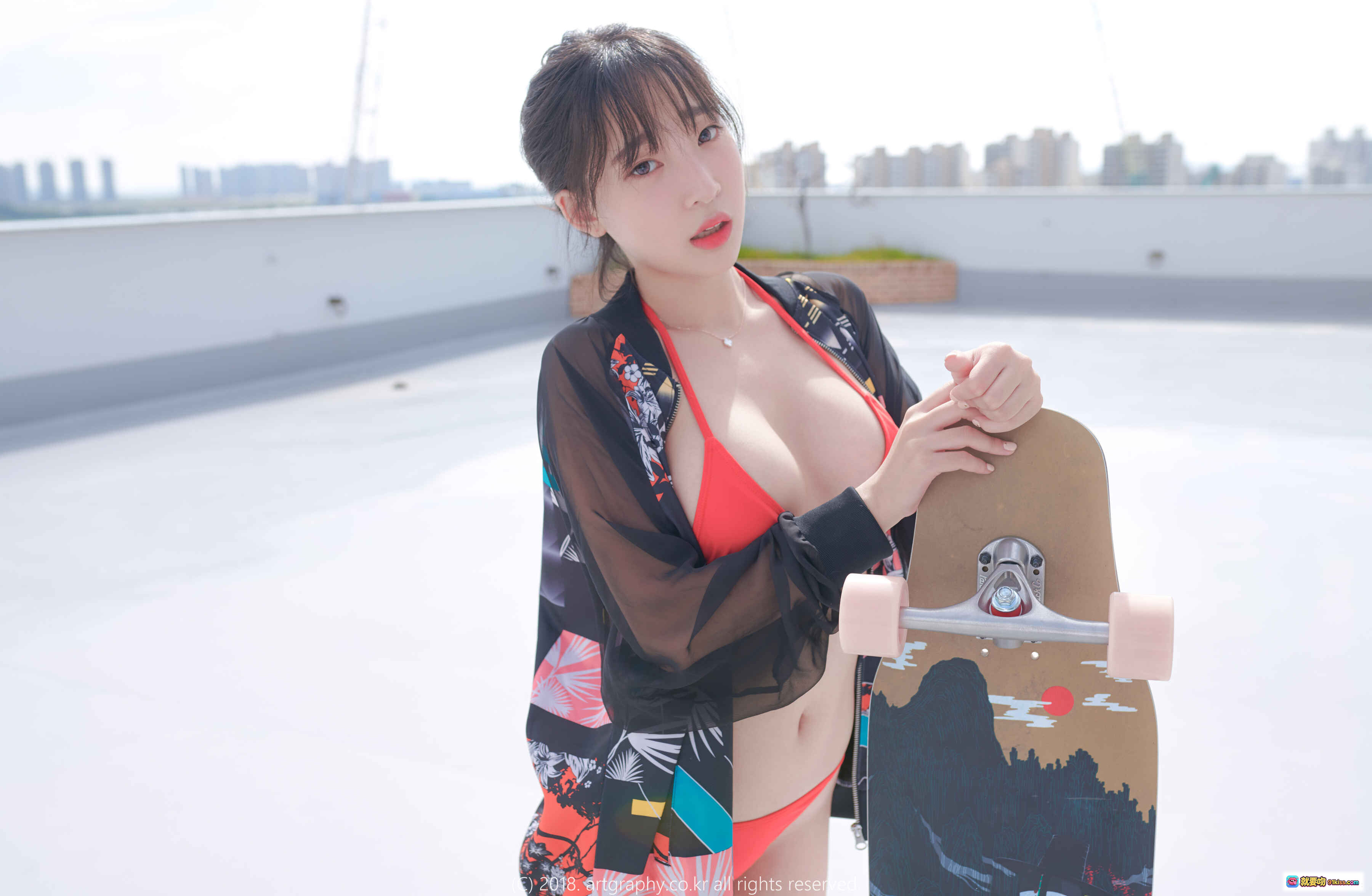 图片[4] - 姜仁卿 NO.007 ARTGRAVIA_VOL38 红色比基尼美臀少女靠墙持滑板写真 时尚街头风阳光户外摄影 - 就要吻