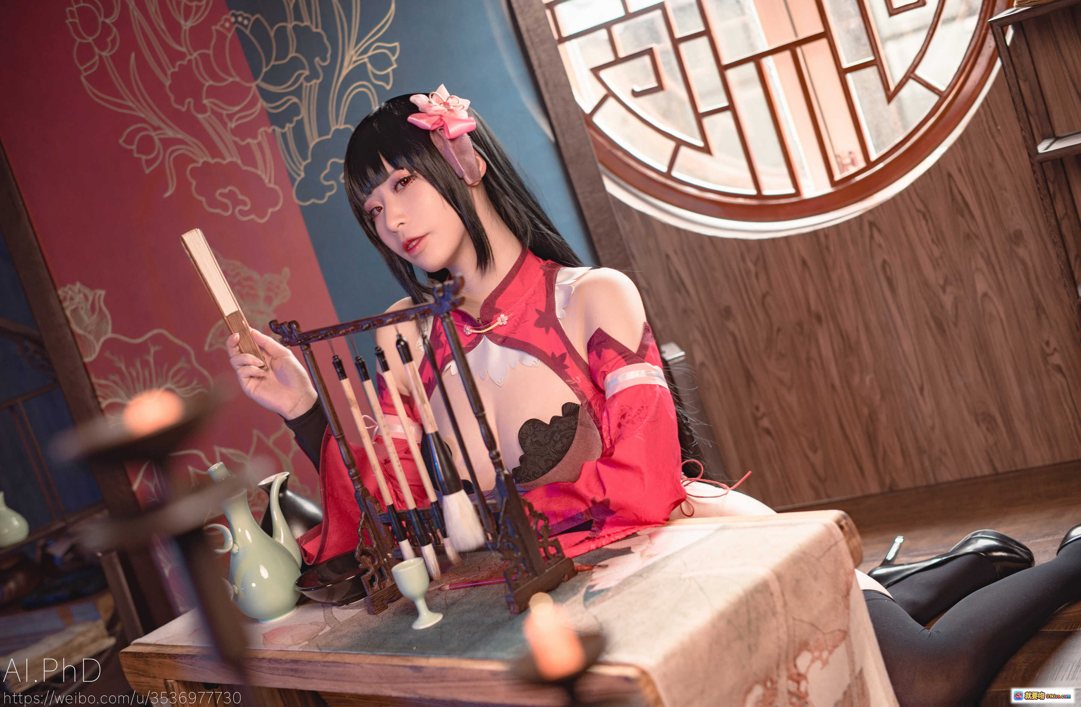 图片[9] - 爱老师蛇喰梦子Cosplay写真 | 红色旗袍蕾丝内衣 | 古风书房场景 | 花饰黑发美少女 | 9P高清图集 - 就要吻