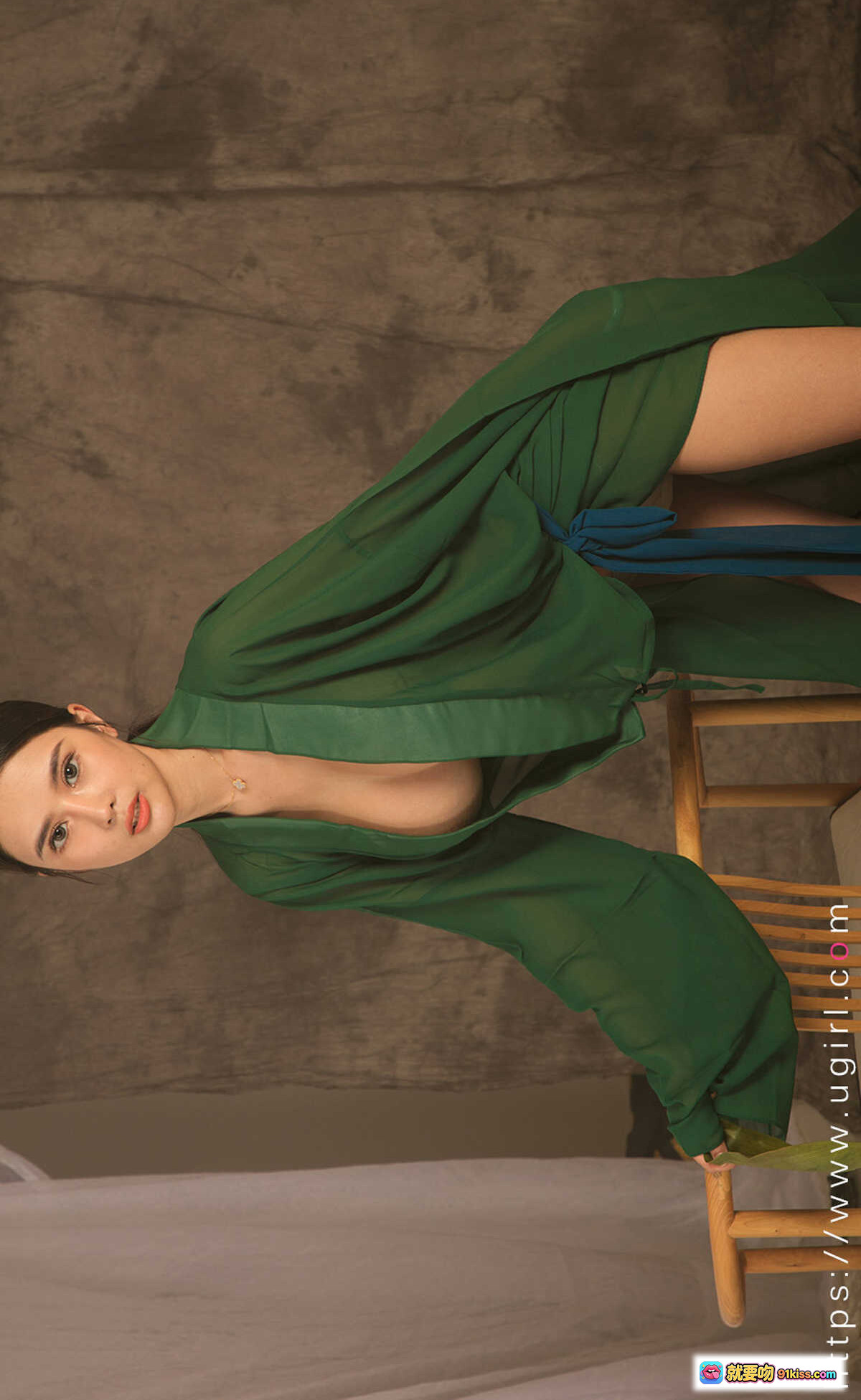 图片[2] - 妮小妖古风写真 | 粉色刺绣汉服 | 露肩设计 | 园林背景 | 优雅盘发 | Ugirls尤果网爱尤物No.2152 - 就要吻