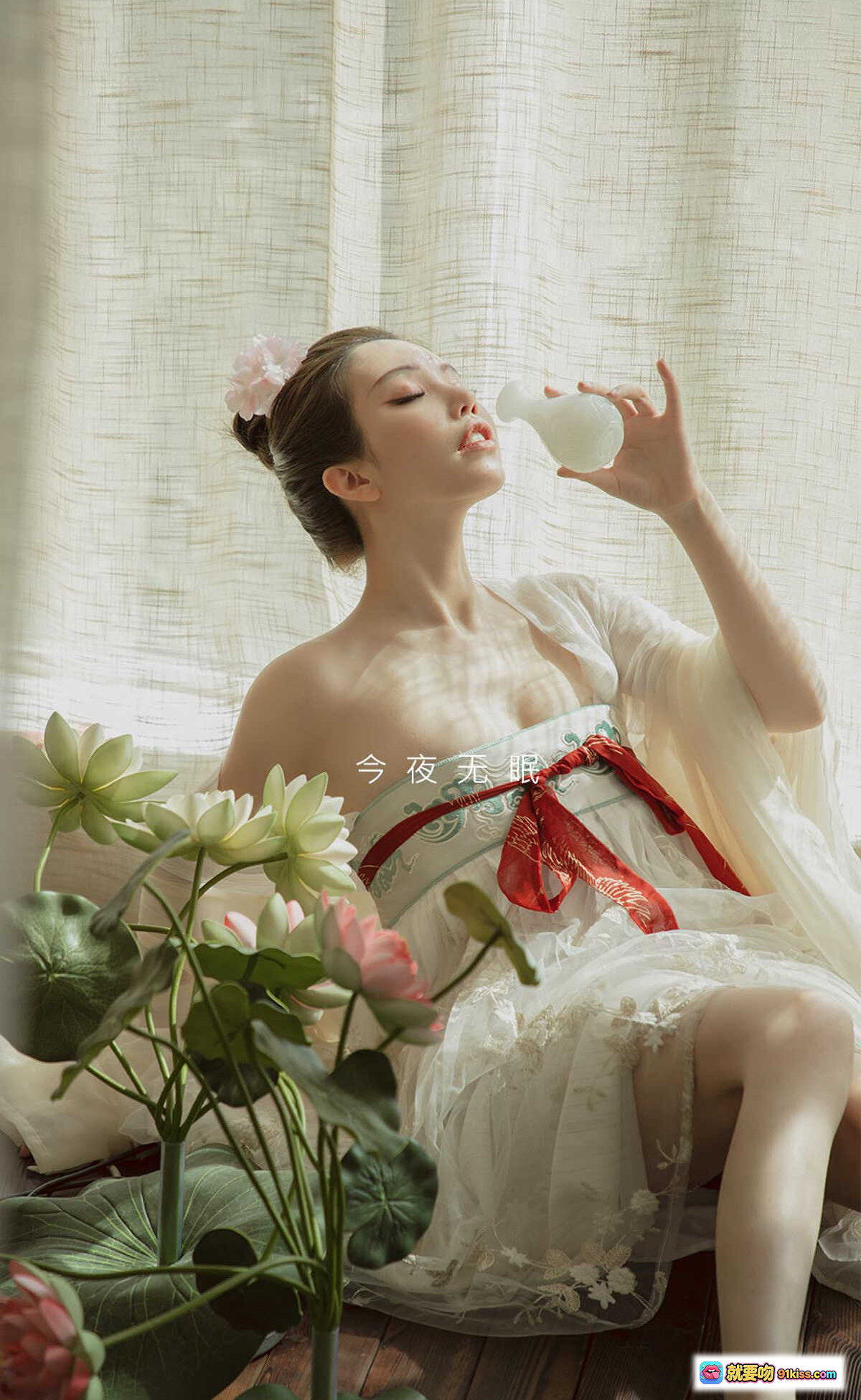 图片[9] - 妮小妖古风写真 | 粉色刺绣汉服 | 露肩设计 | 园林背景 | 优雅盘发 | Ugirls尤果网爱尤物No.2152 - 就要吻