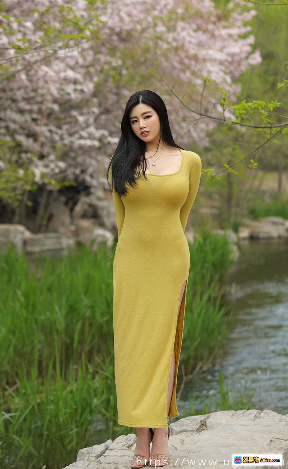 图片[3] - 娜露身穿黄色长裙樱花树下优雅写真 | Ugirls尤果网爱尤物No.2075高清美图 - 就要吻