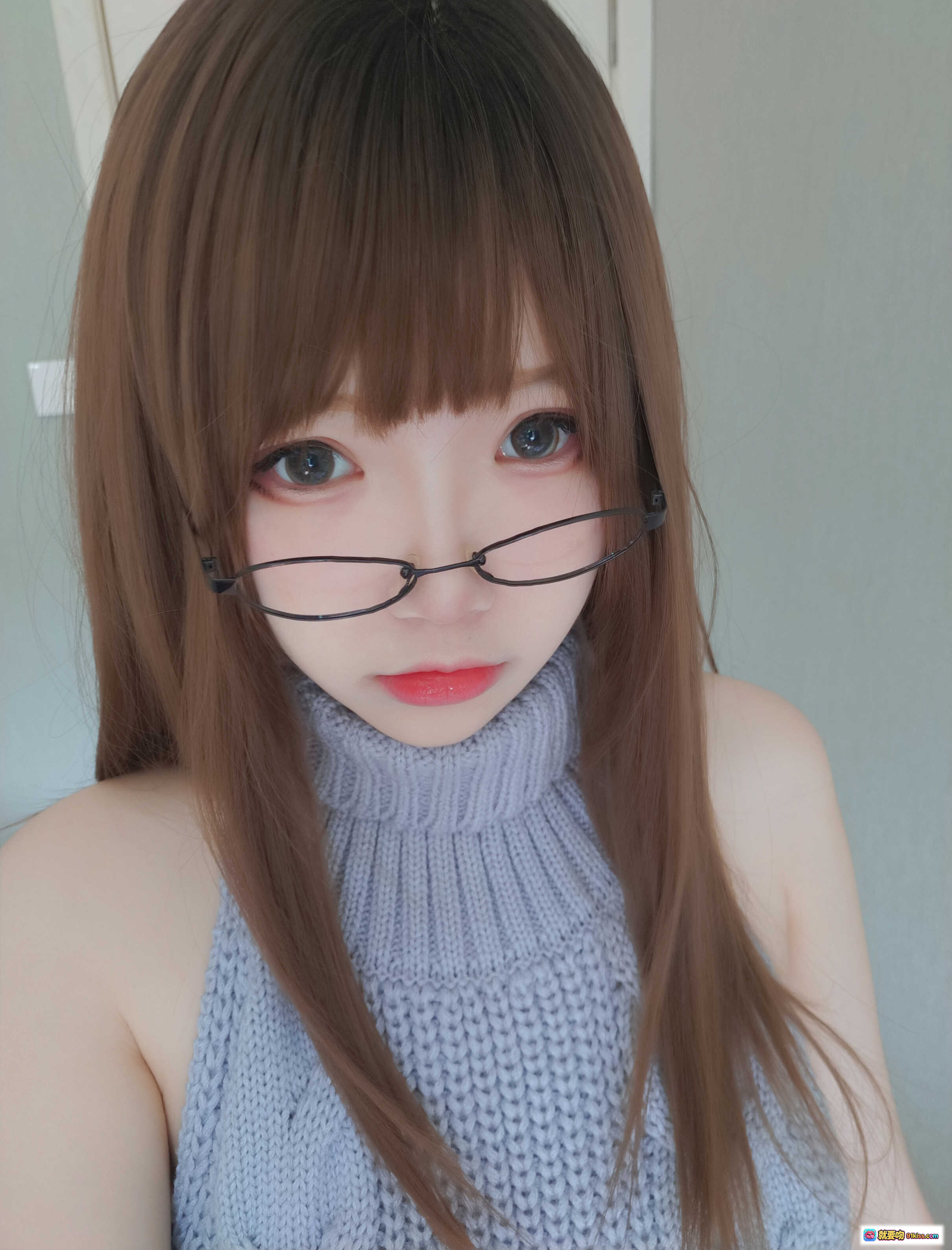 图片[3] - 雪晴Astra NO.021 黑丝漏背毛衣写真 甜美长发眼镜少女 高领针织无袖造型 清新室内自拍风格 - 就要吻