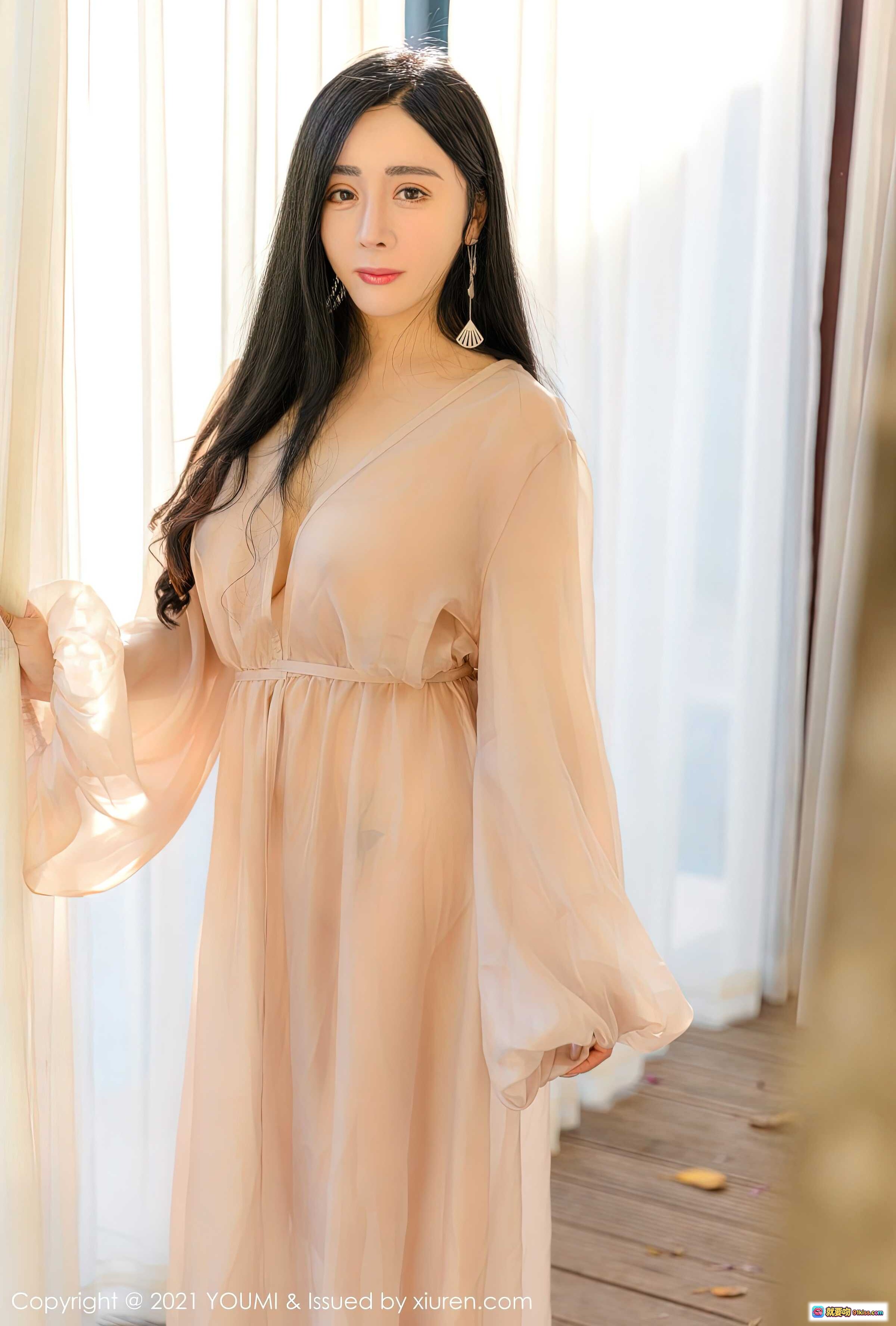 图片[1] - 允爾YOUMI2021.04.19 Vol.631 粉色透视长裙优雅写真 丝质飘逸V领设计 窗边柔光氛围感美女摄影 - 就要吻