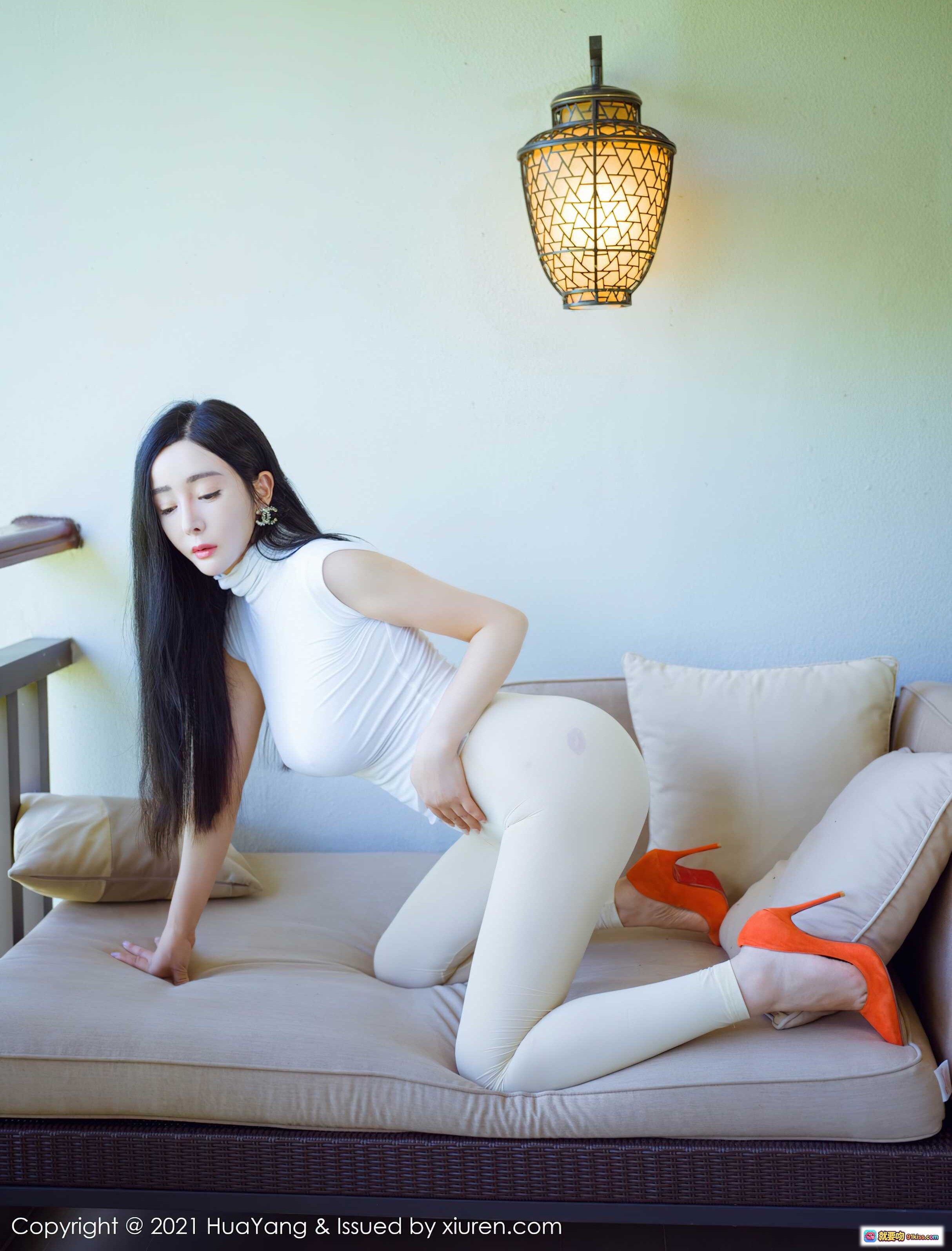 图片[9] - 允爾白衫高领紧身搭配米色长裤阳台写真 – HuaYang花漾2021.08.16 Vol.440优雅性感私房照 - 就要吻