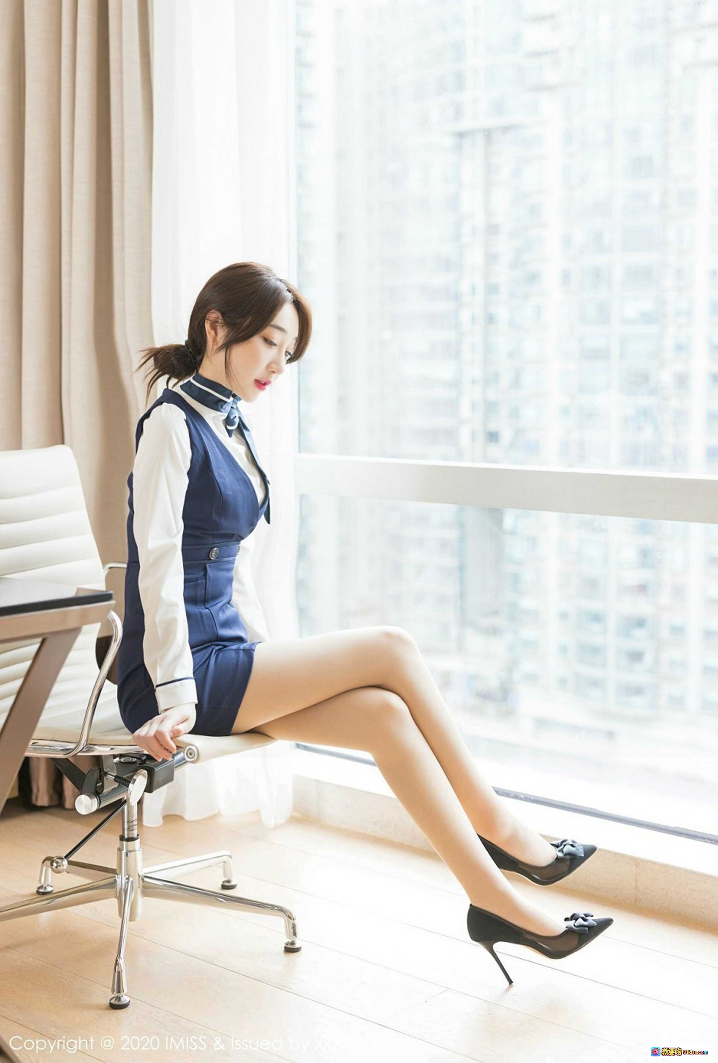 图片[6] - 九月生黑丝美足特写｜优雅蝴蝶结平底鞋｜木质沙发场景｜IMiss2020 Vol.468高清写真 - 就要吻