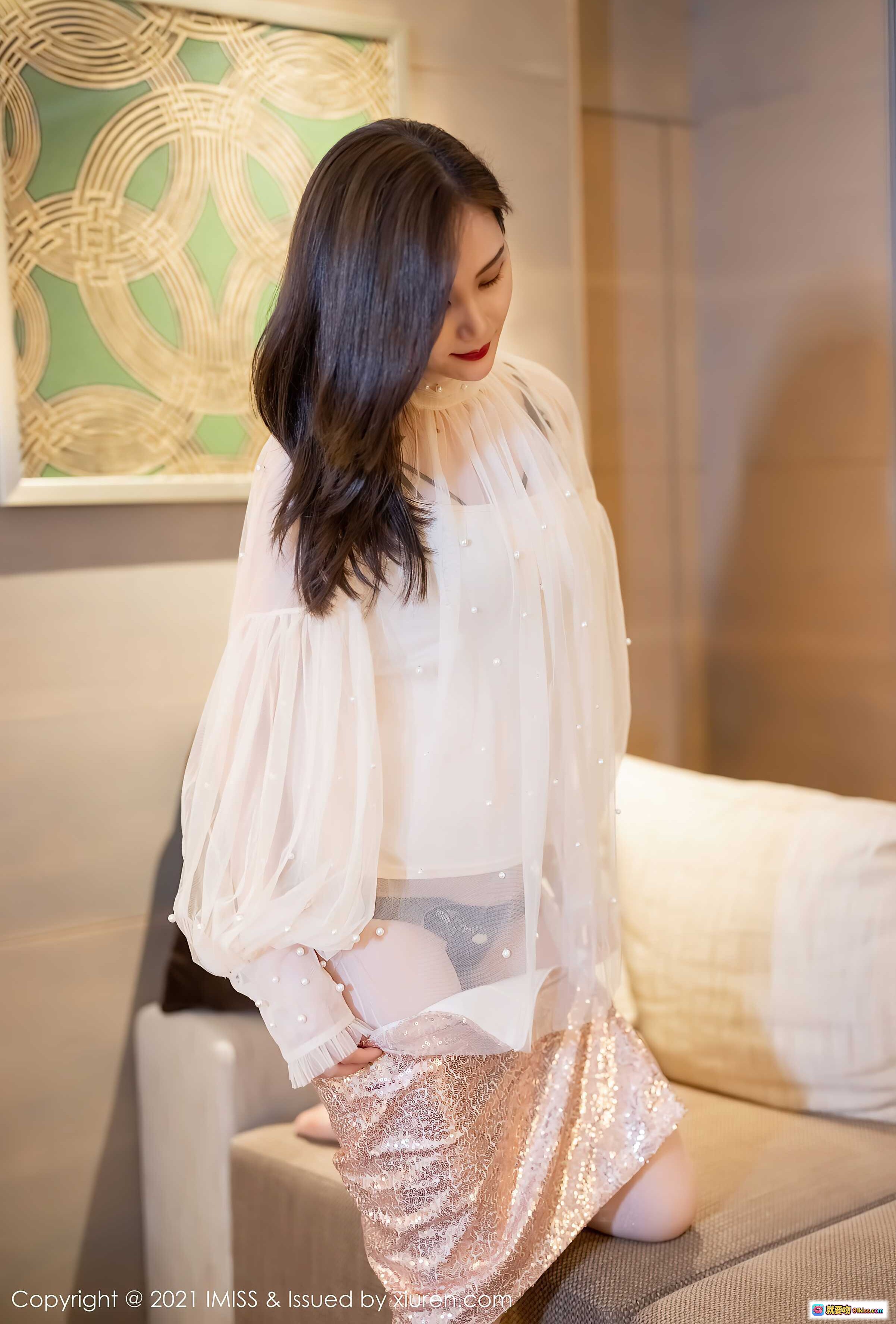 图片[9] - SISY思优雅写真 | 白色透视上衣+亮片短裙 | 高跟美腿室内私房照 | IMiss 2021 Vol.567 - 就要吻