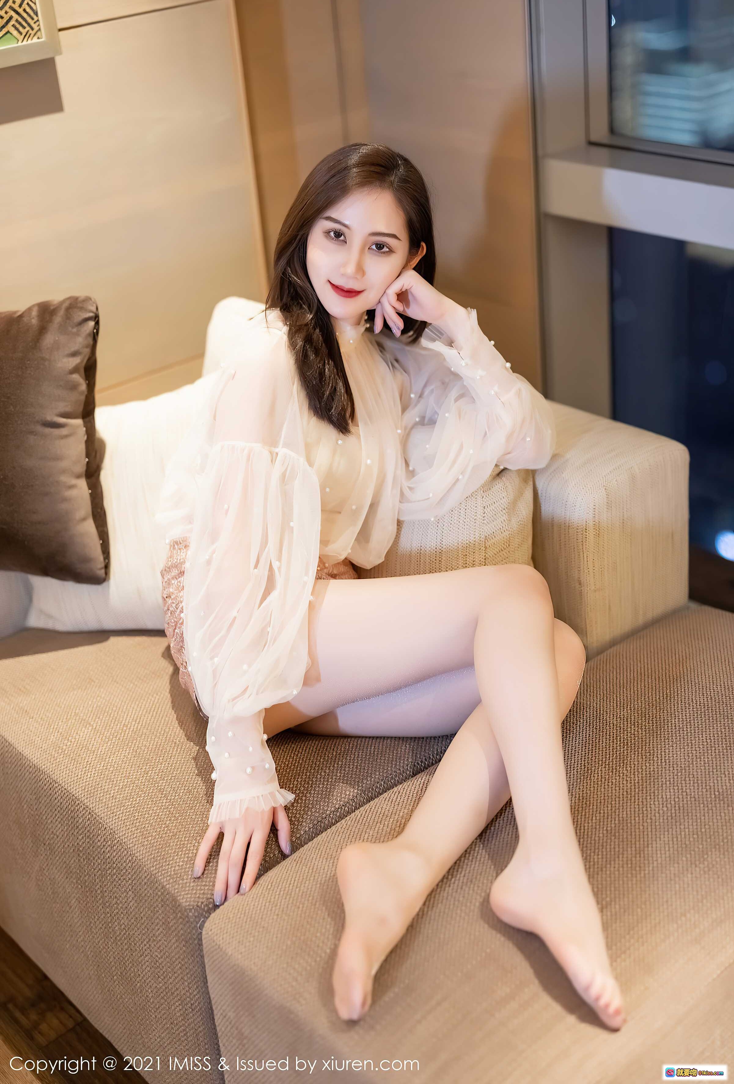 图片[6] - SISY思优雅写真 | 白色透视上衣+亮片短裙 | 高跟美腿室内私房照 | IMiss 2021 Vol.567 - 就要吻