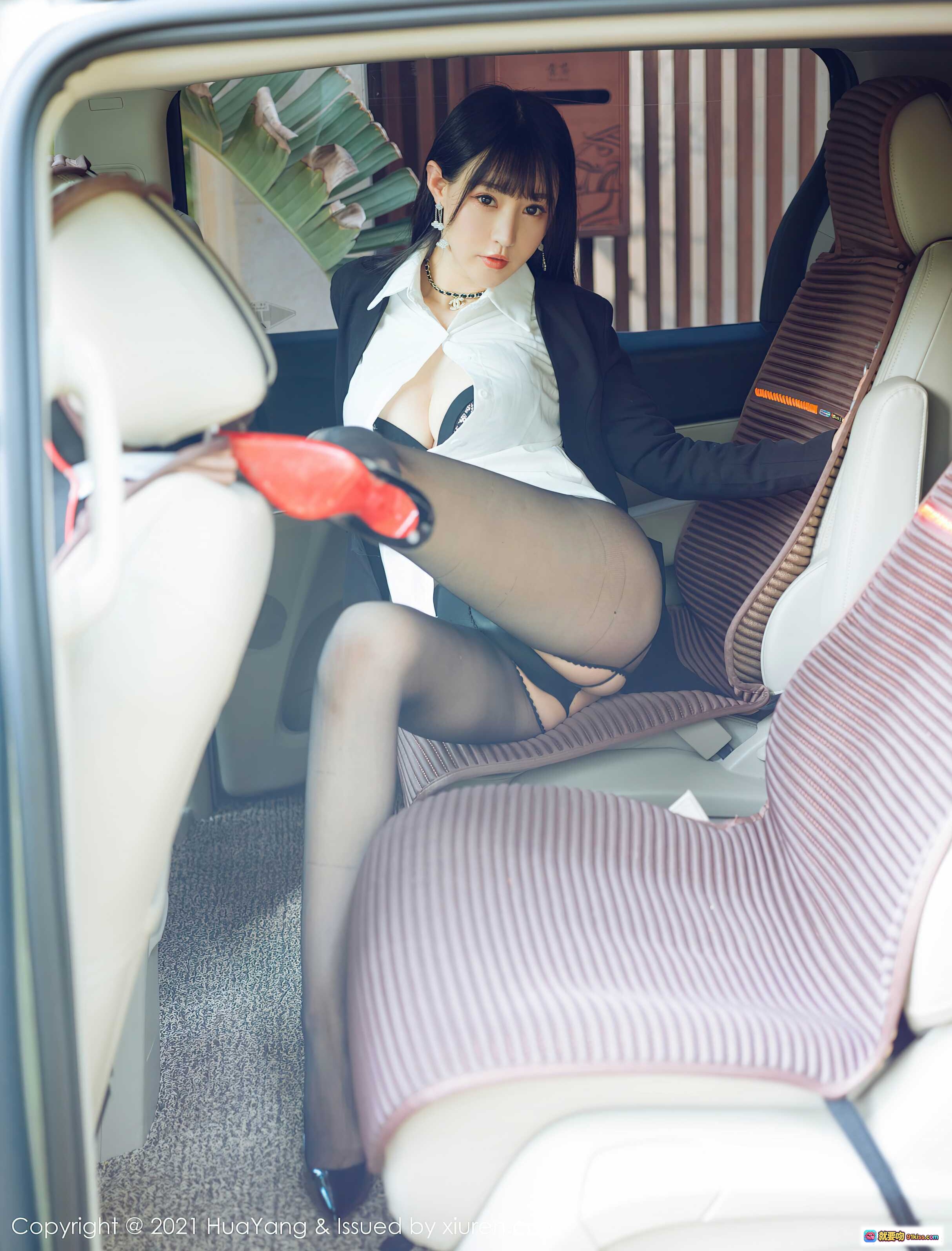 图片[10] - 朱可儿Flower车内职场风写真｜白衬衫黑西装短裙美腿｜HuaYang花漾VOL.383高清图集 - 就要吻