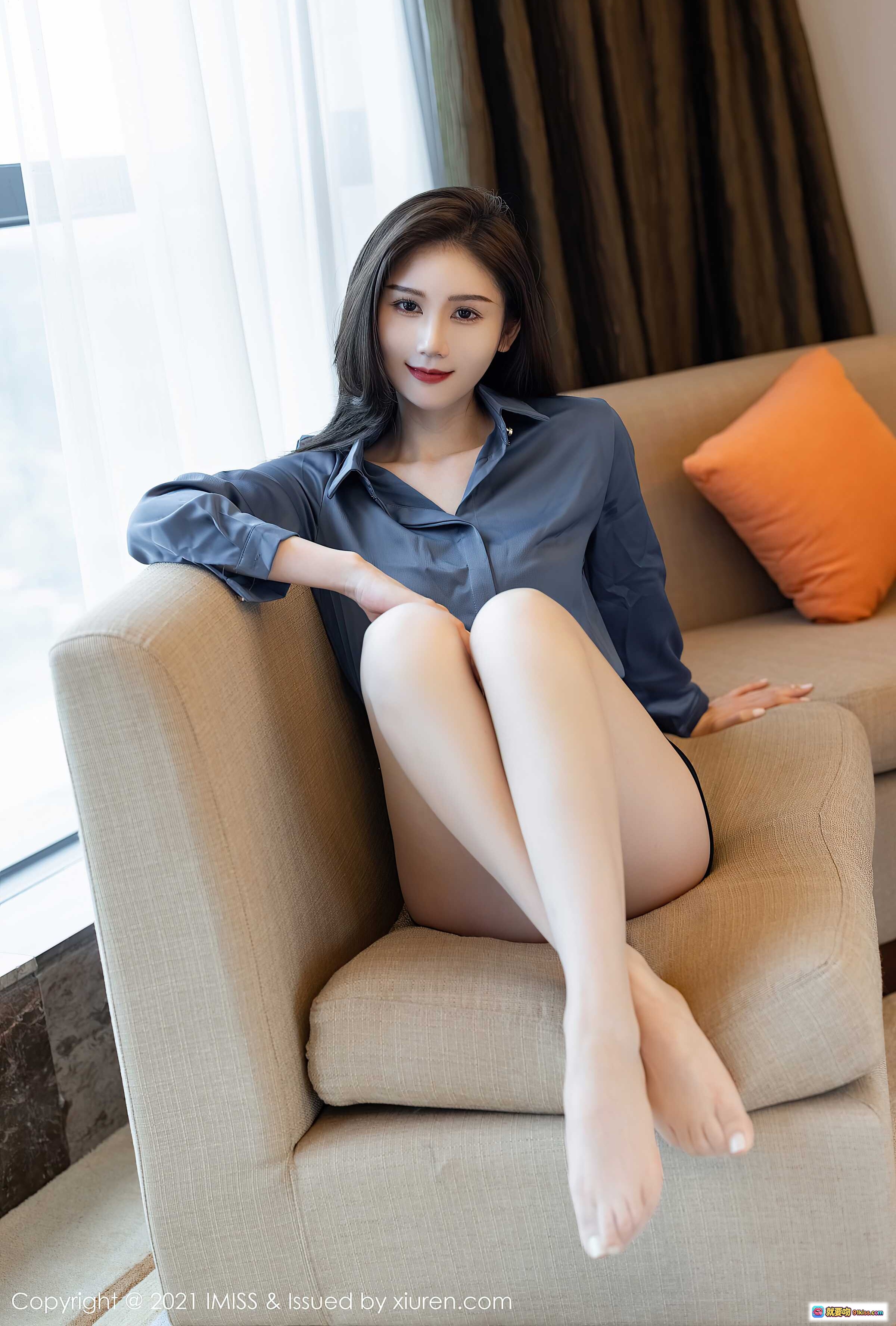 图片[3] - SISY思优雅职场风写真 | 灰衬衫黑短裙丝袜高跟美腿 | IMiss2021精选高清图集 - 就要吻