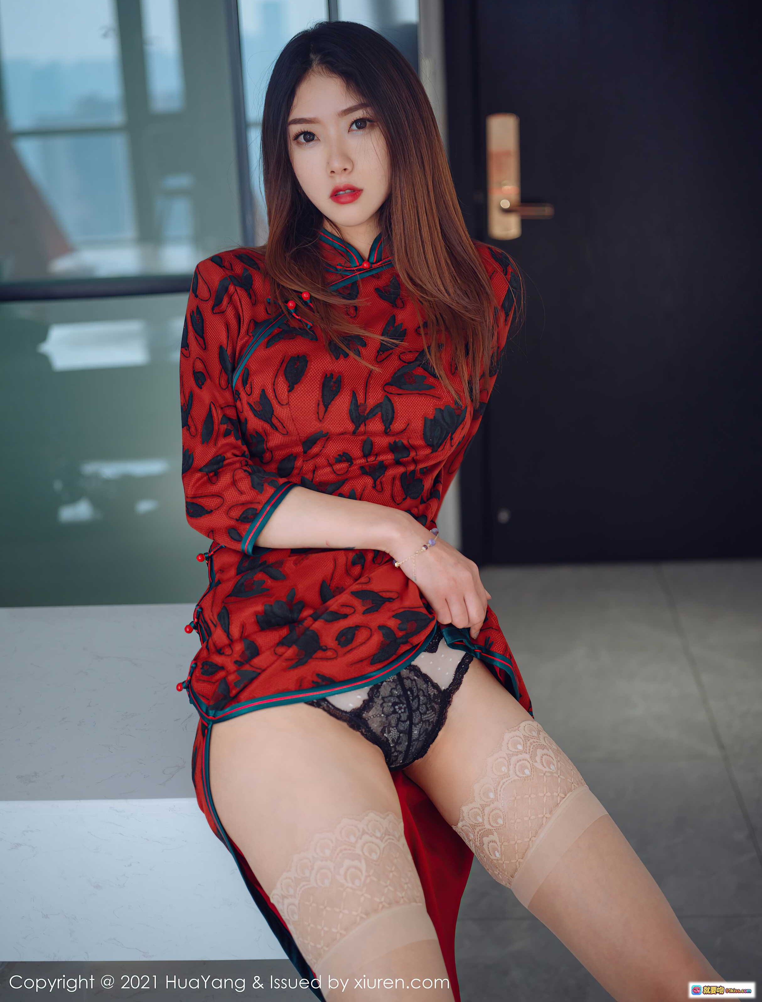 图片[4] - 方子萱性感写真 | HuaYang花漾2021.02.26 VOL.369 | 红色印花衬衫+蕾丝内裤+美腿诱惑 | 高清私房摄影图集 - 就要吻