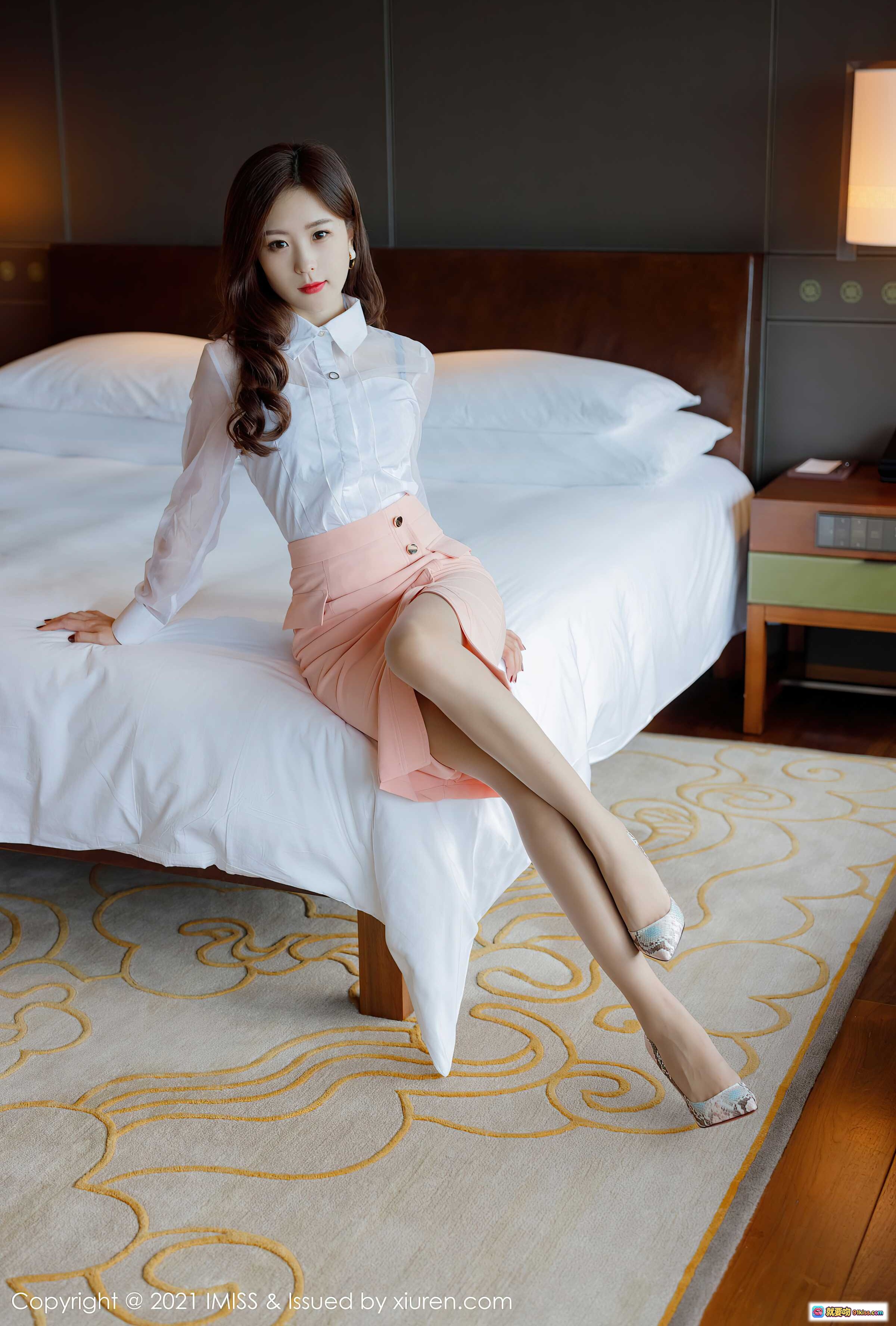 图片[5] - 杨紫嫣Cynthia优雅坐姿写真 | 粉色短裙+透视衬衫+蛇纹高跟鞋 | IMiss2021Vol.544高清美图 - 就要吻