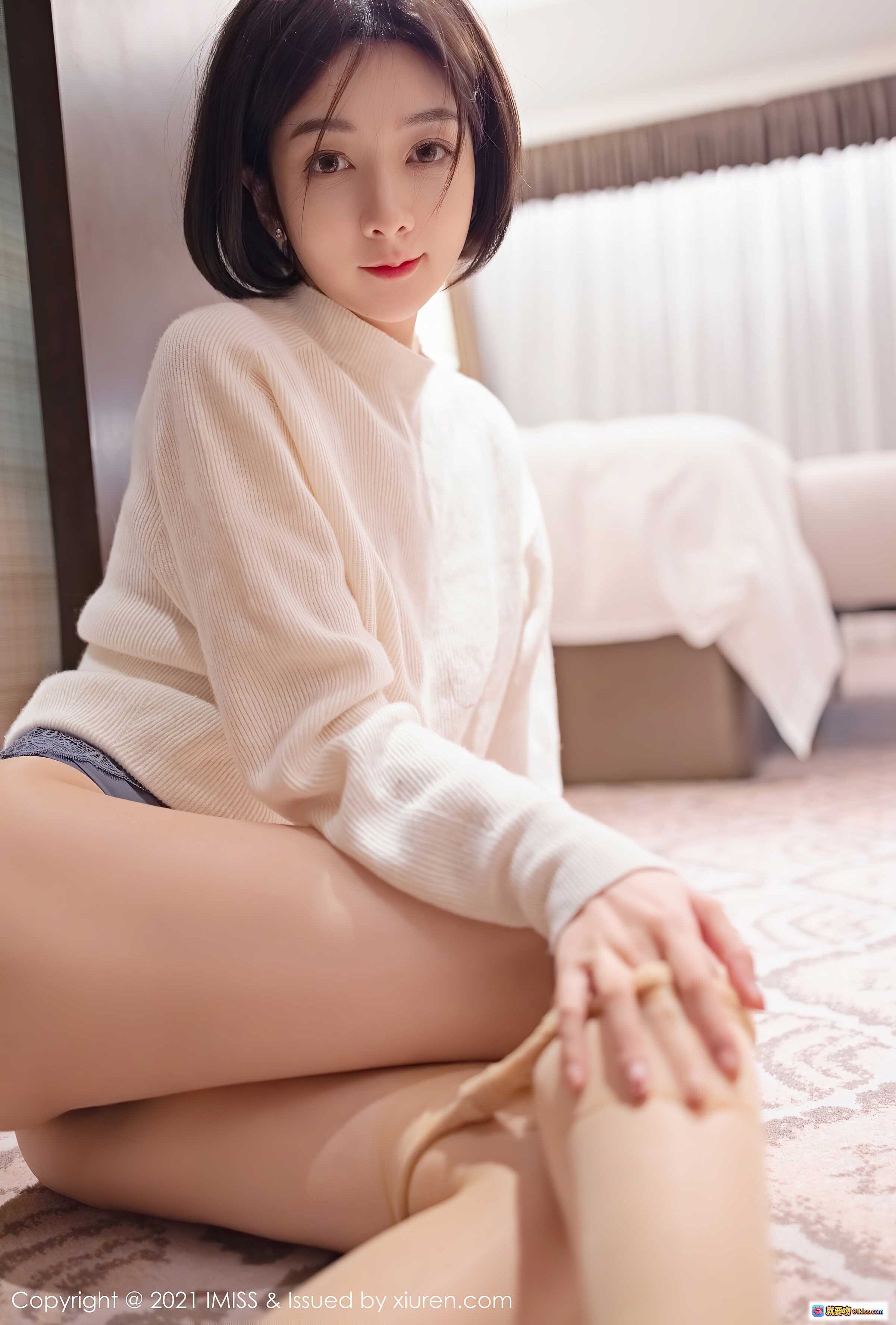 图片[9] - Angela性感写真：白色毛衣+格纹短裙+蕾丝内搭，优雅回眸姿态尽显迷人曲线 - 就要吻