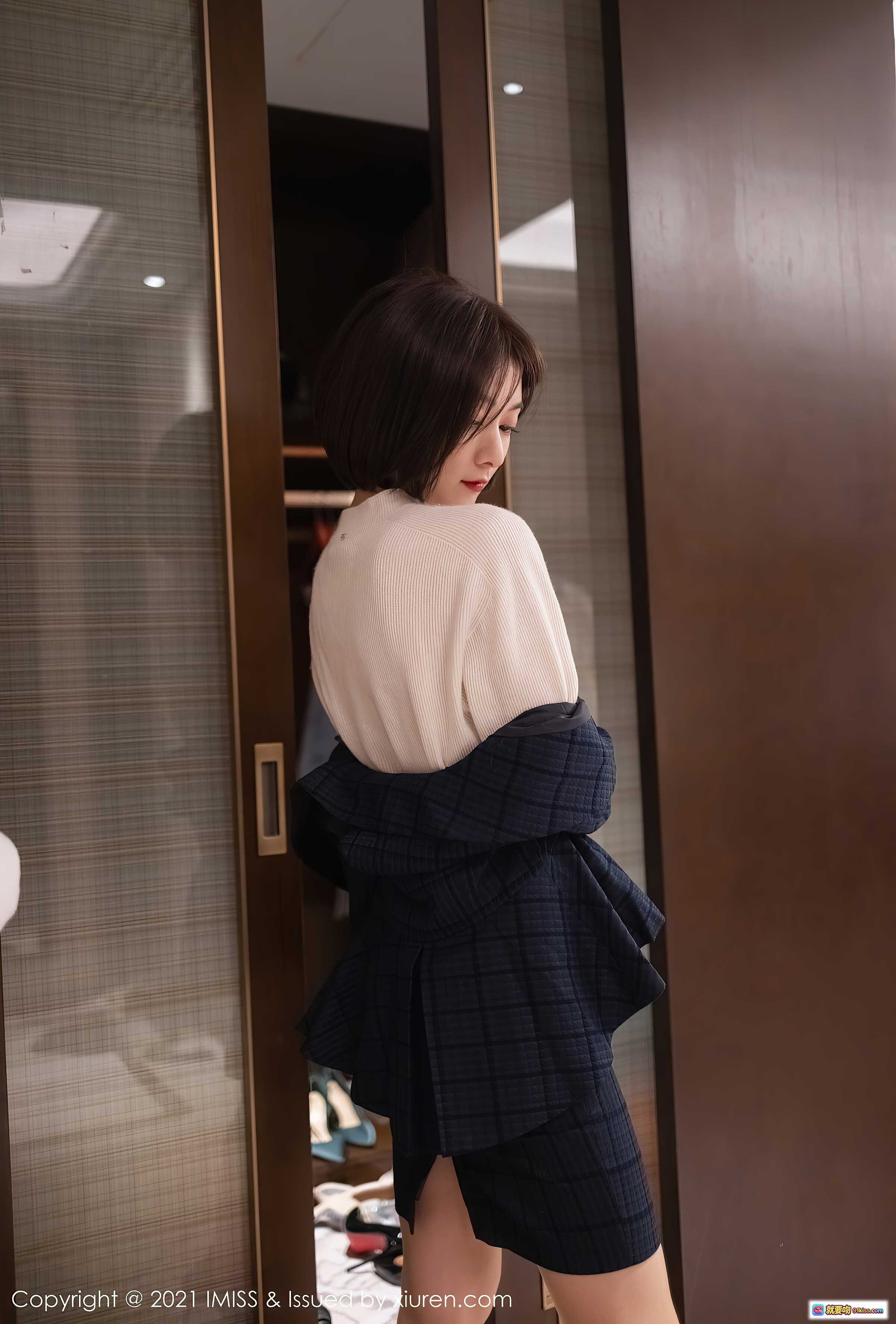 图片[7] - Angela性感写真：白色毛衣+格纹短裙+蕾丝内搭，优雅回眸姿态尽显迷人曲线 - 就要吻