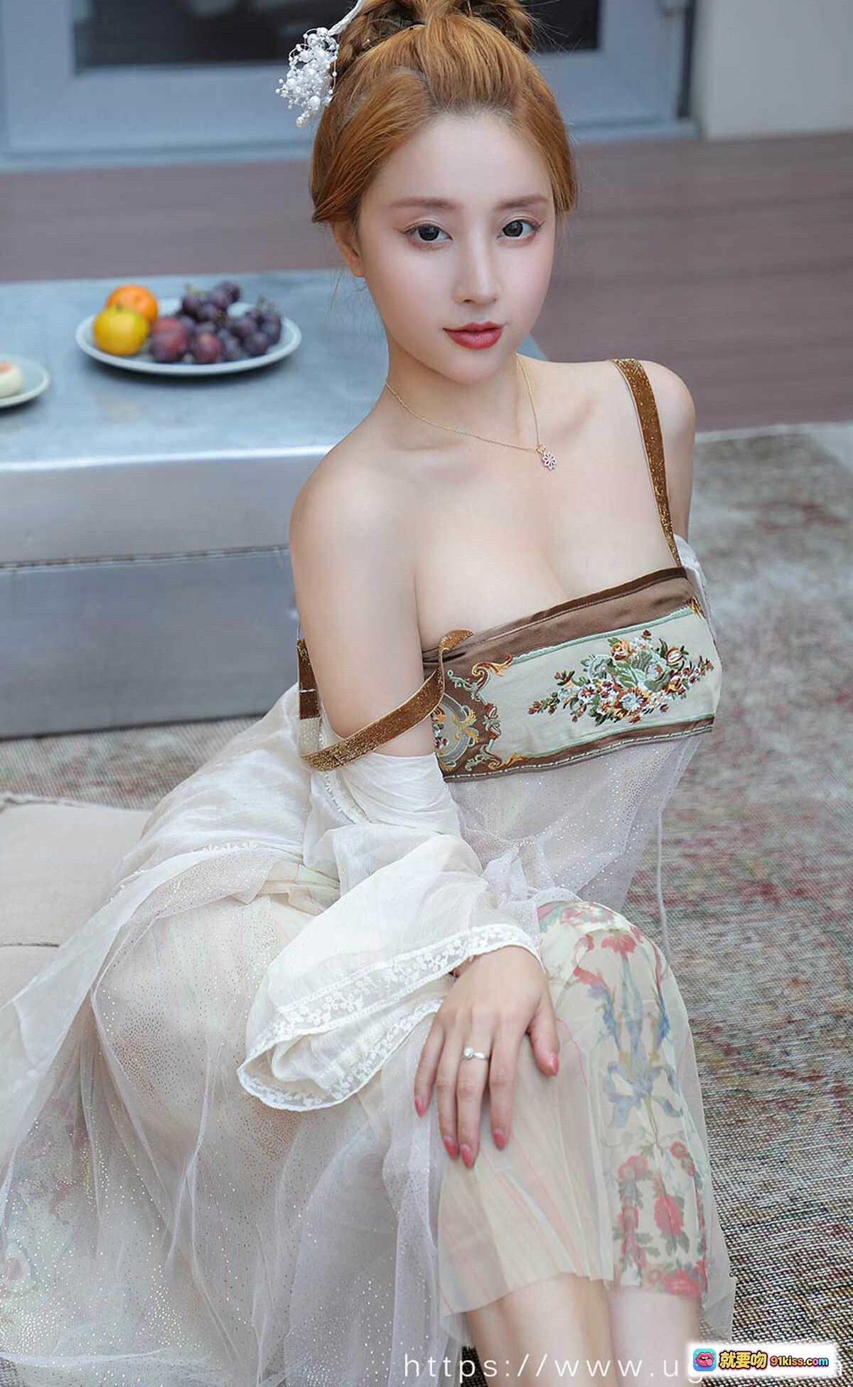 图片[10] - 筱慧身穿白色透视睡裙优雅持物，尤果网爱尤物No.2178高清写真美图 - 就要吻