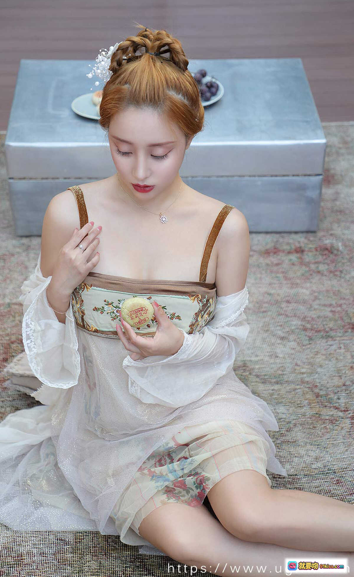 图片[9] - 筱慧身穿白色透视睡裙优雅持物，尤果网爱尤物No.2178高清写真美图 - 就要吻