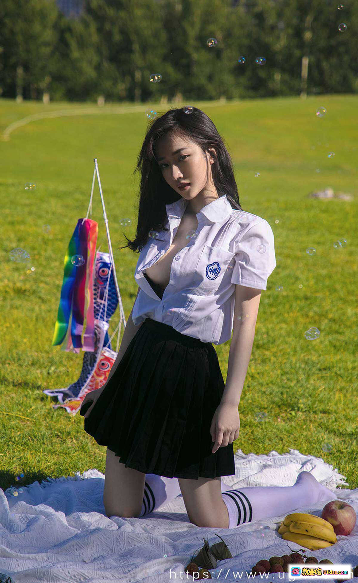 图片[9] - 西门小玉草地野餐写真 | 白衬衫黑短裙长袜美腿 | 水果香蕉芒果摆拍 | Ugirls尤果网爱尤物No.2110高清图集 - 就要吻