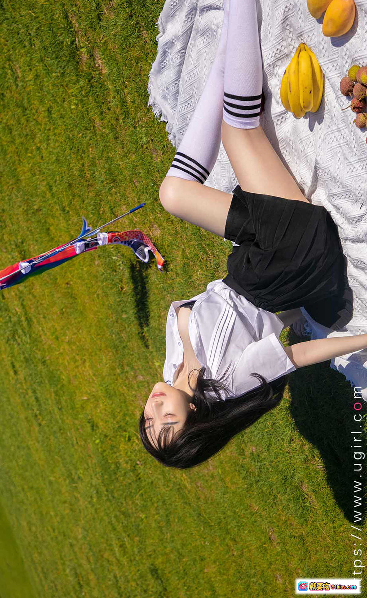 图片[1] - 西门小玉草地野餐写真 | 白衬衫黑短裙长袜美腿 | 水果香蕉芒果摆拍 | Ugirls尤果网爱尤物No.2110高清图集 - 就要吻