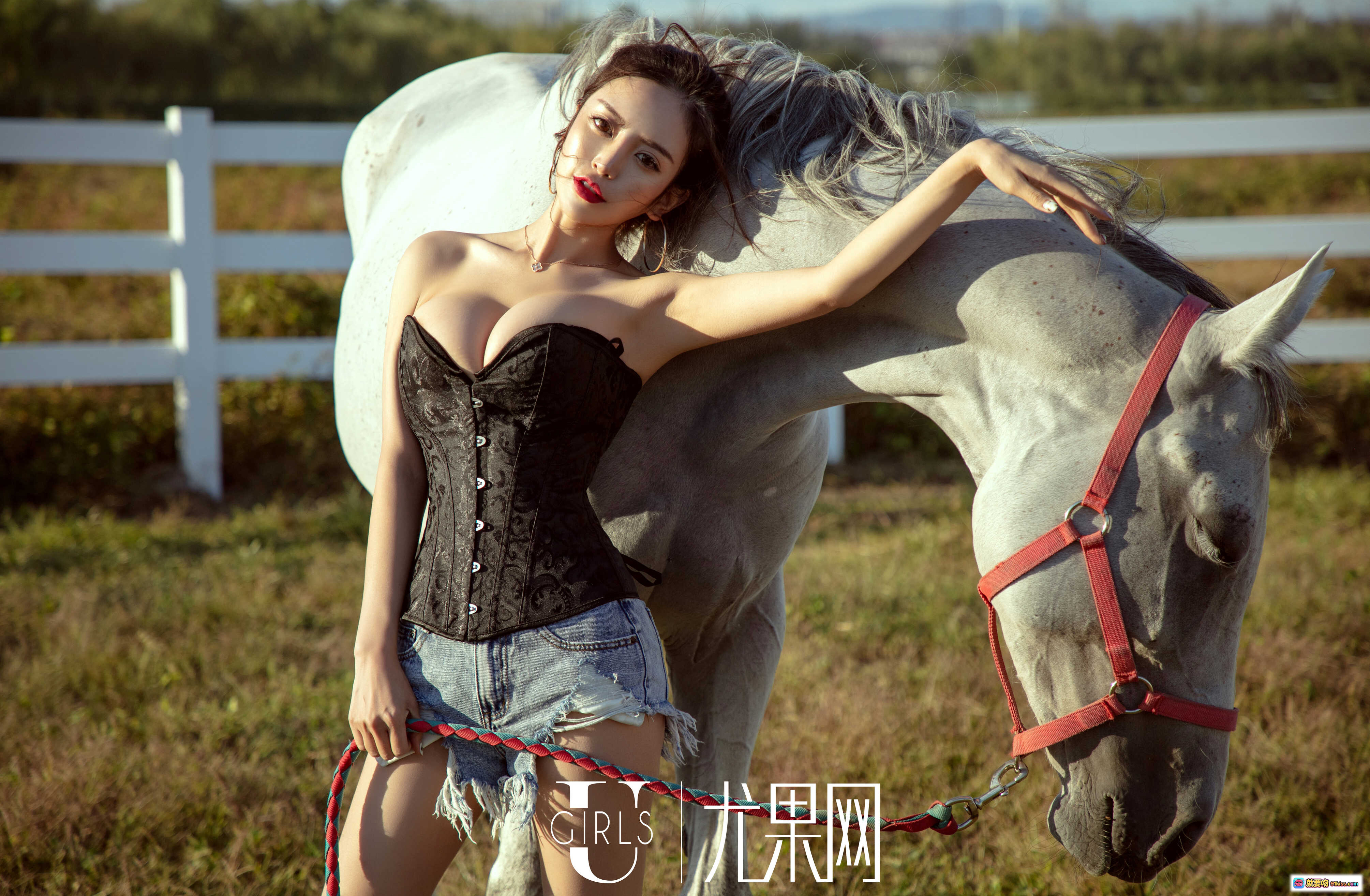 图片[5] - Ugirls尤果网2019.01.17 T039 Let’s Love 美女内衣写真 时尚性感黑白色系 优雅长发居家风高清图集 - 就要吻