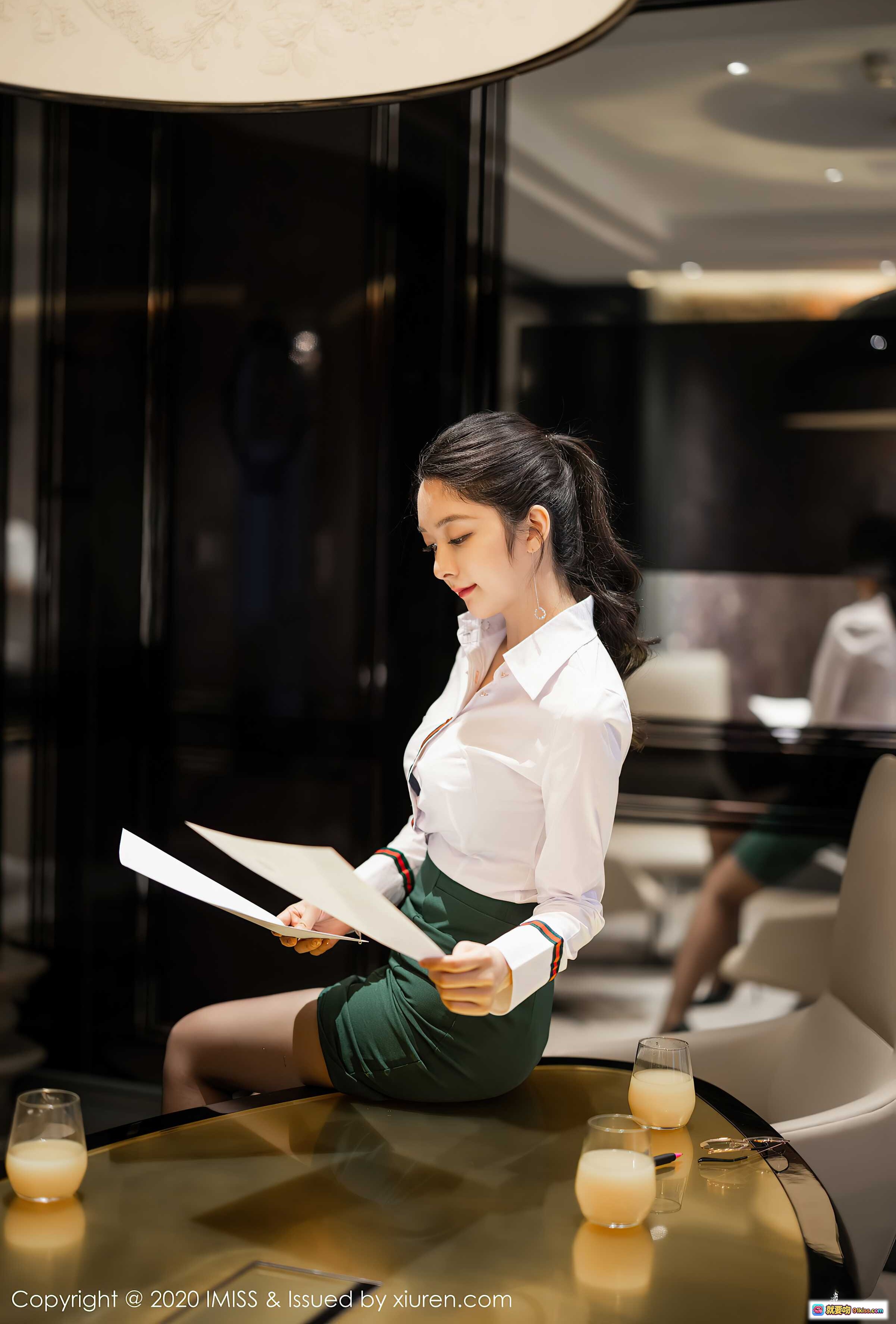 图片[8] - Angela小热巴职场OL风写真 | 白衬衫绿裙高开叉 | 优雅知性气质美女 | IMiss2020高清图集 - 就要吻