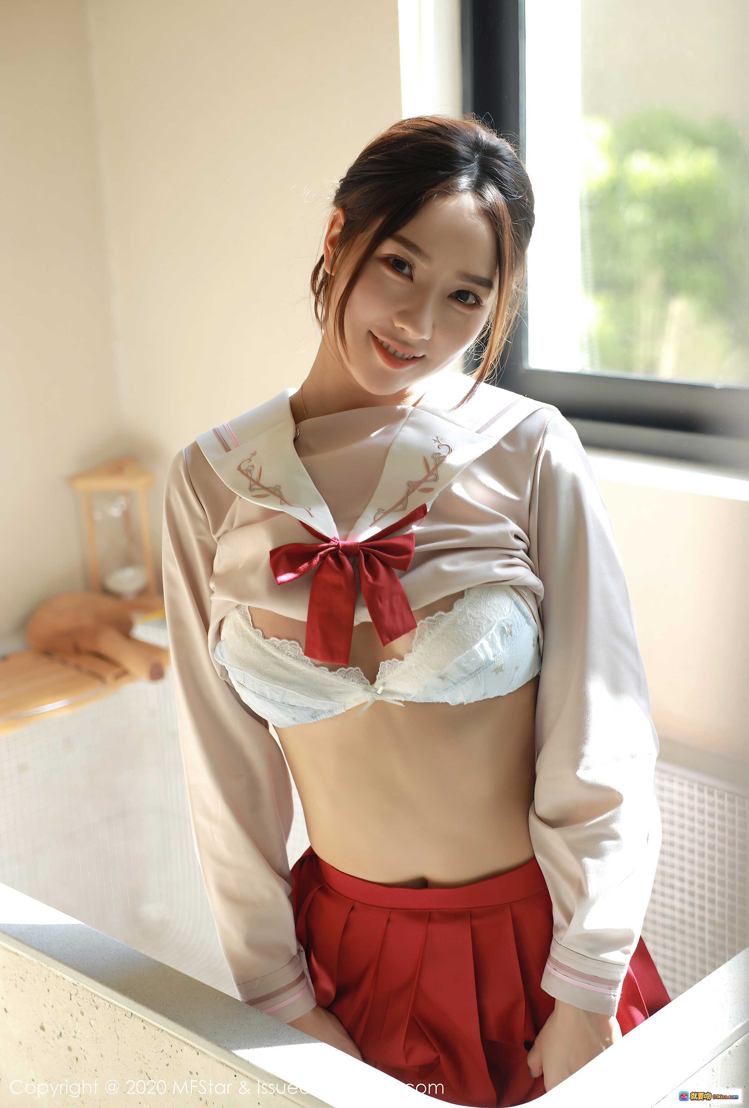 图片[4] - 方子萱青春JK制服写真 | MFStar模范学院Vol.340 | 白色水手服配红色领结短裙 | 黑色过膝袜窗边微笑少女风 - 就要吻