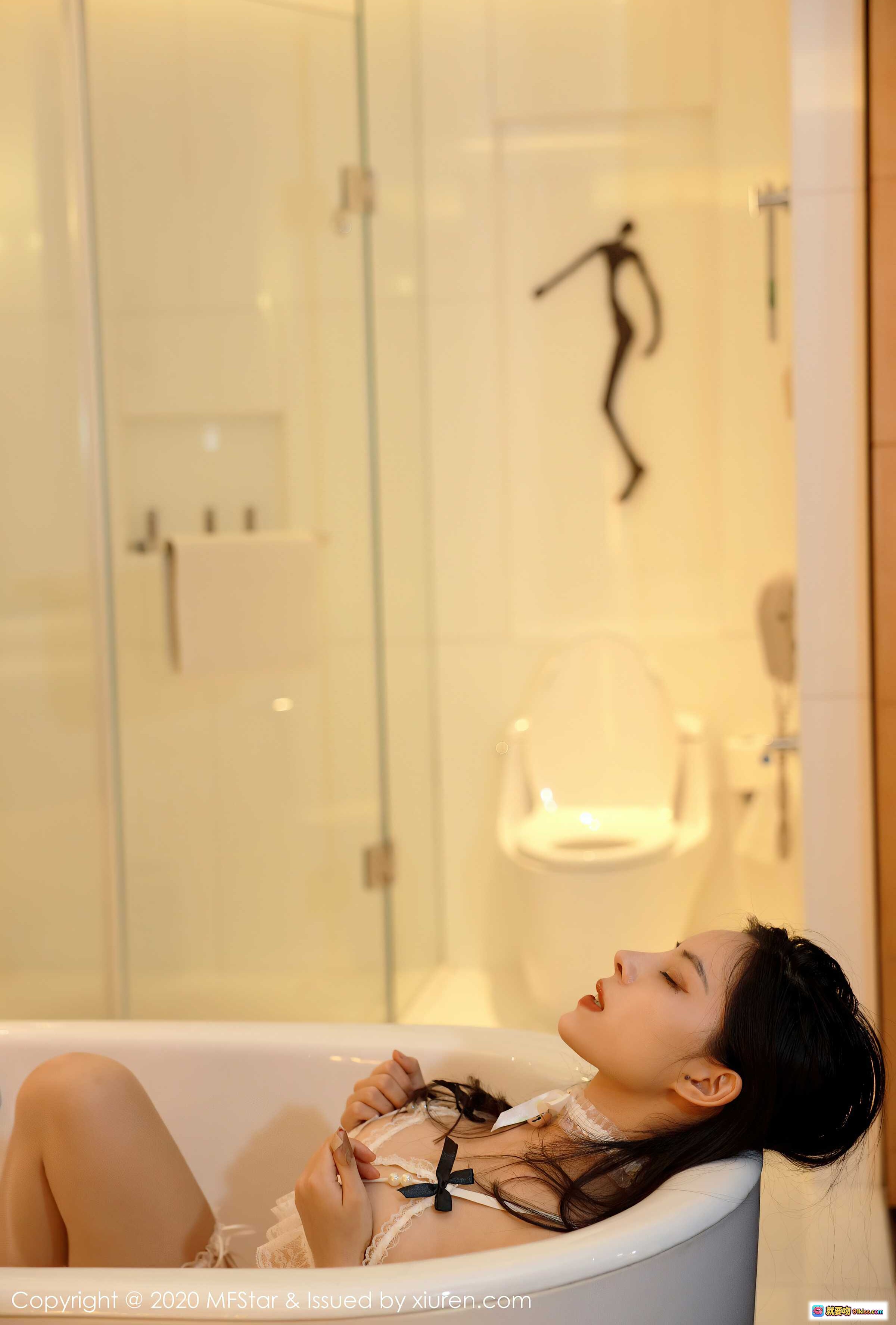 图片[2] - MFStar模范学院Vol.343 riri617 白色浴巾美腿蕾丝袜 室内暖光私房写真 2020年7月9日发布 - 就要吻