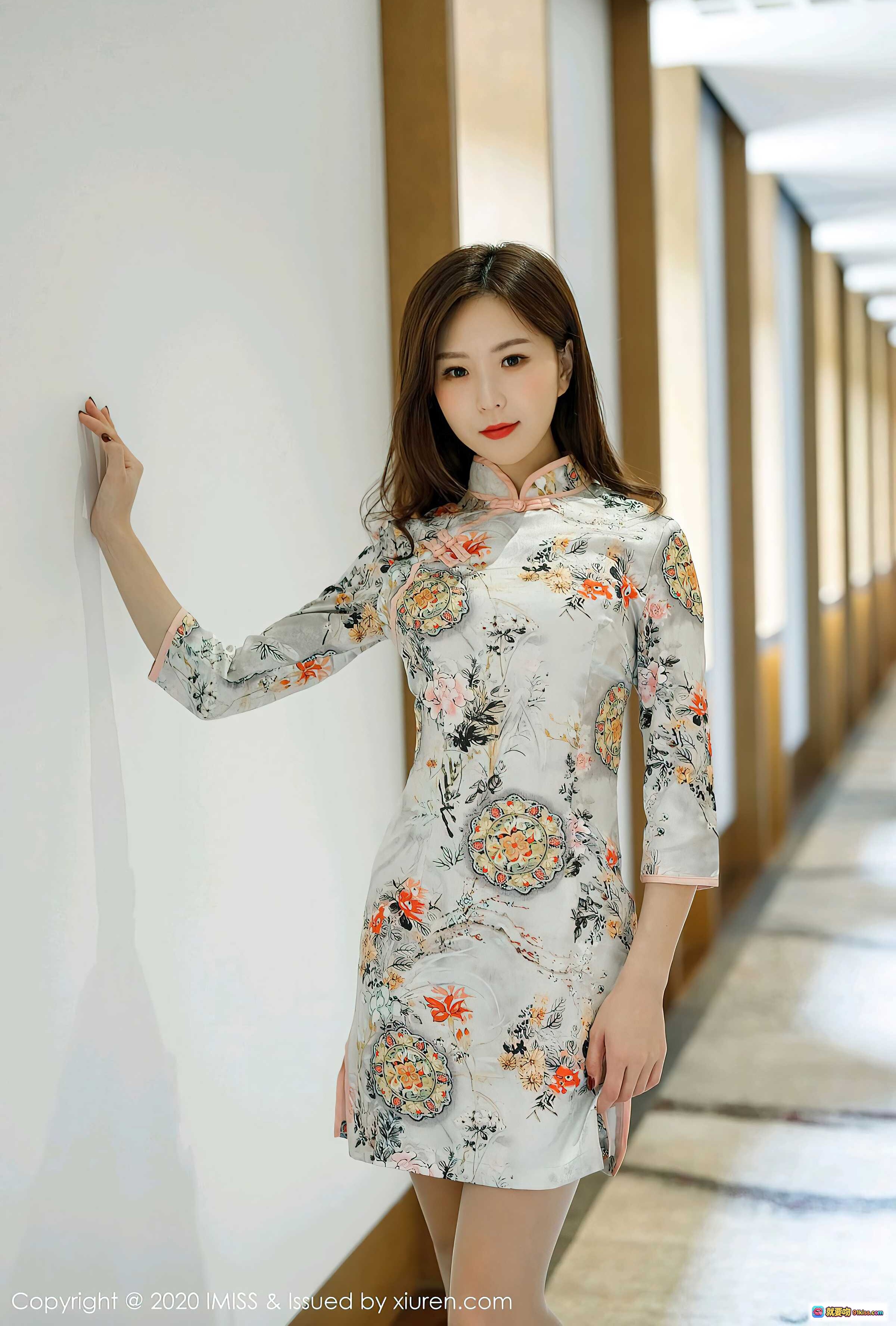图片[8] - 杨紫嫣Cynthia优雅旗袍写真 | 花纹短款旗袍搭配丝袜高跟 | IMiss2020 Vol.534高清美图 - 就要吻