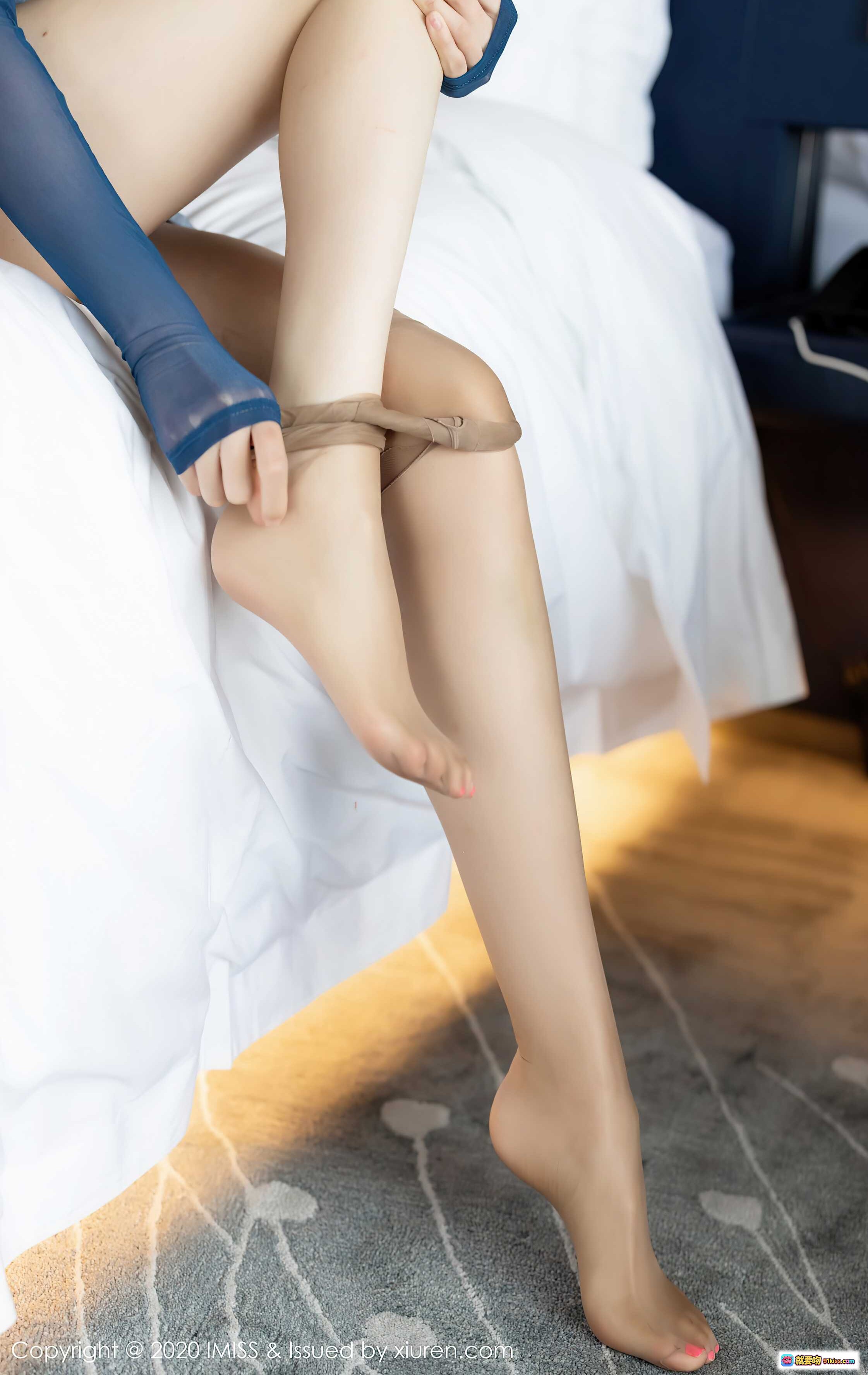 图片[7] - IMiss 2020.10.13 Vol.509 Jermy 蓝色紧身短裙+透视长手套 性感写真 优雅长发 室内光影美拍 高清私房摄影 - 就要吻