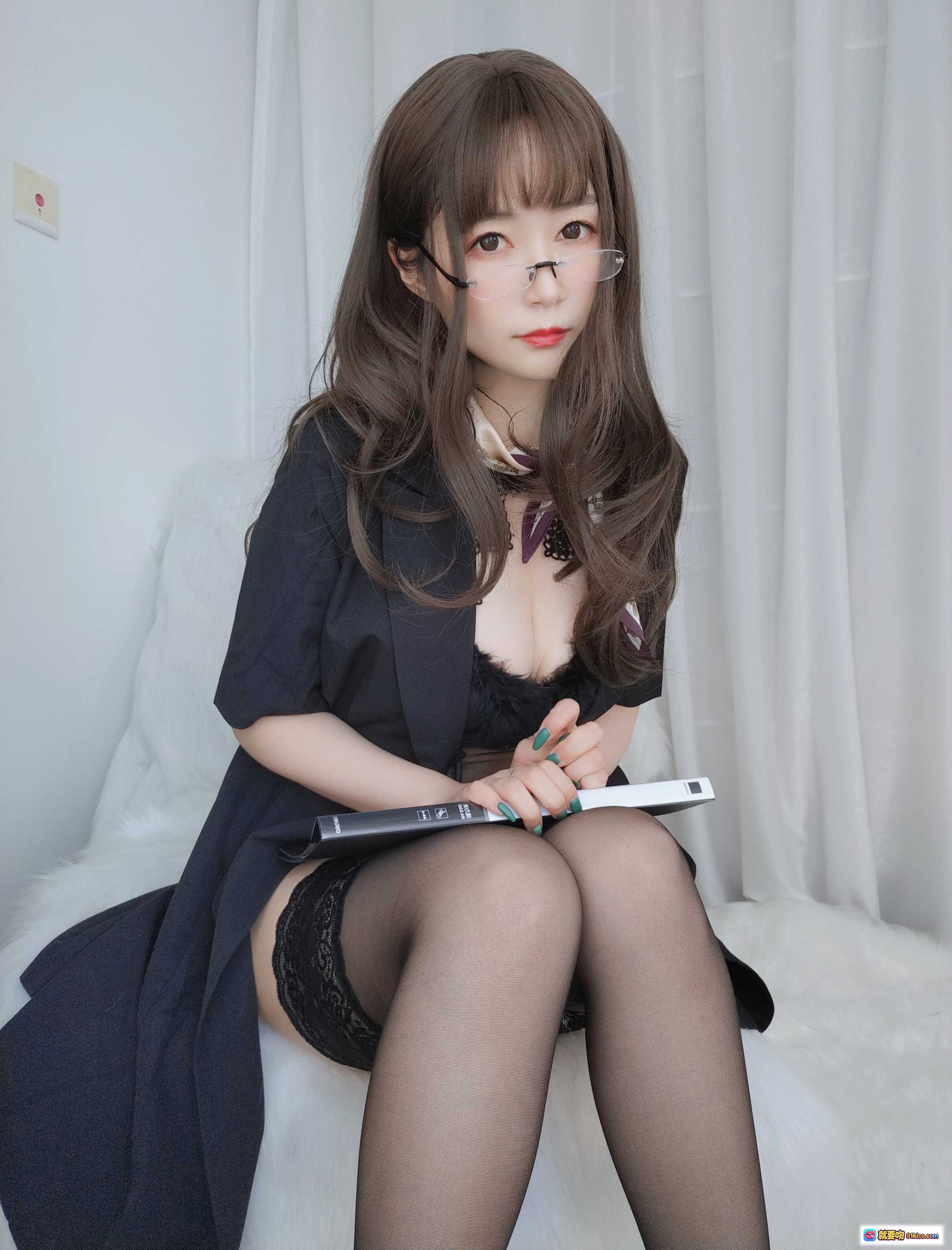 图片[3] - 白银81 NO.046 OL风格眼镜美女 内衣诱惑写真 124P高清图集 柔美长发红唇美甲特写 - 就要吻