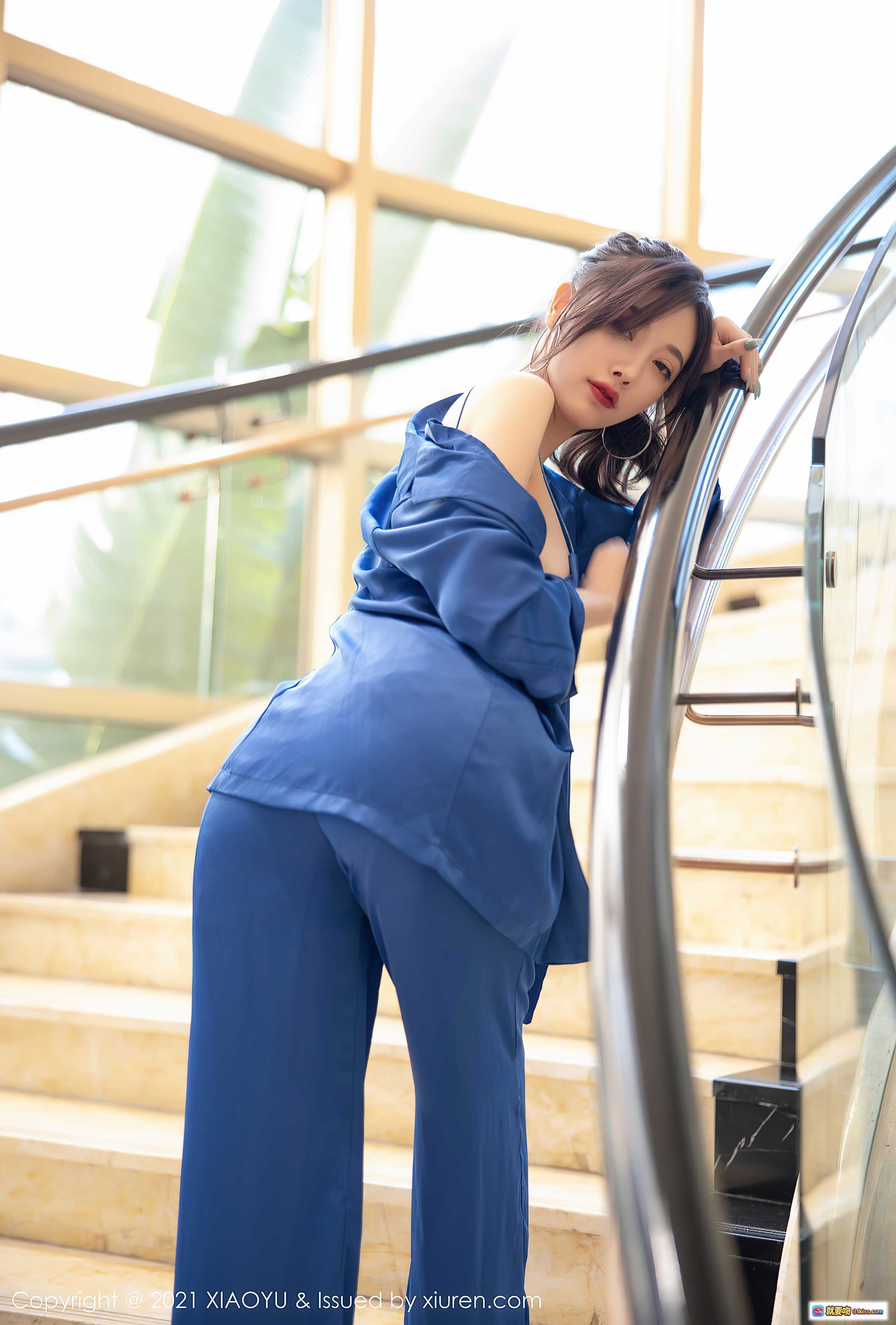 图片[4] - 杨晨晨sugar蓝色职业套装高跟鞋优雅行走写真 | XIAOYU语画界2021.02.05 VOL.467 - 就要吻