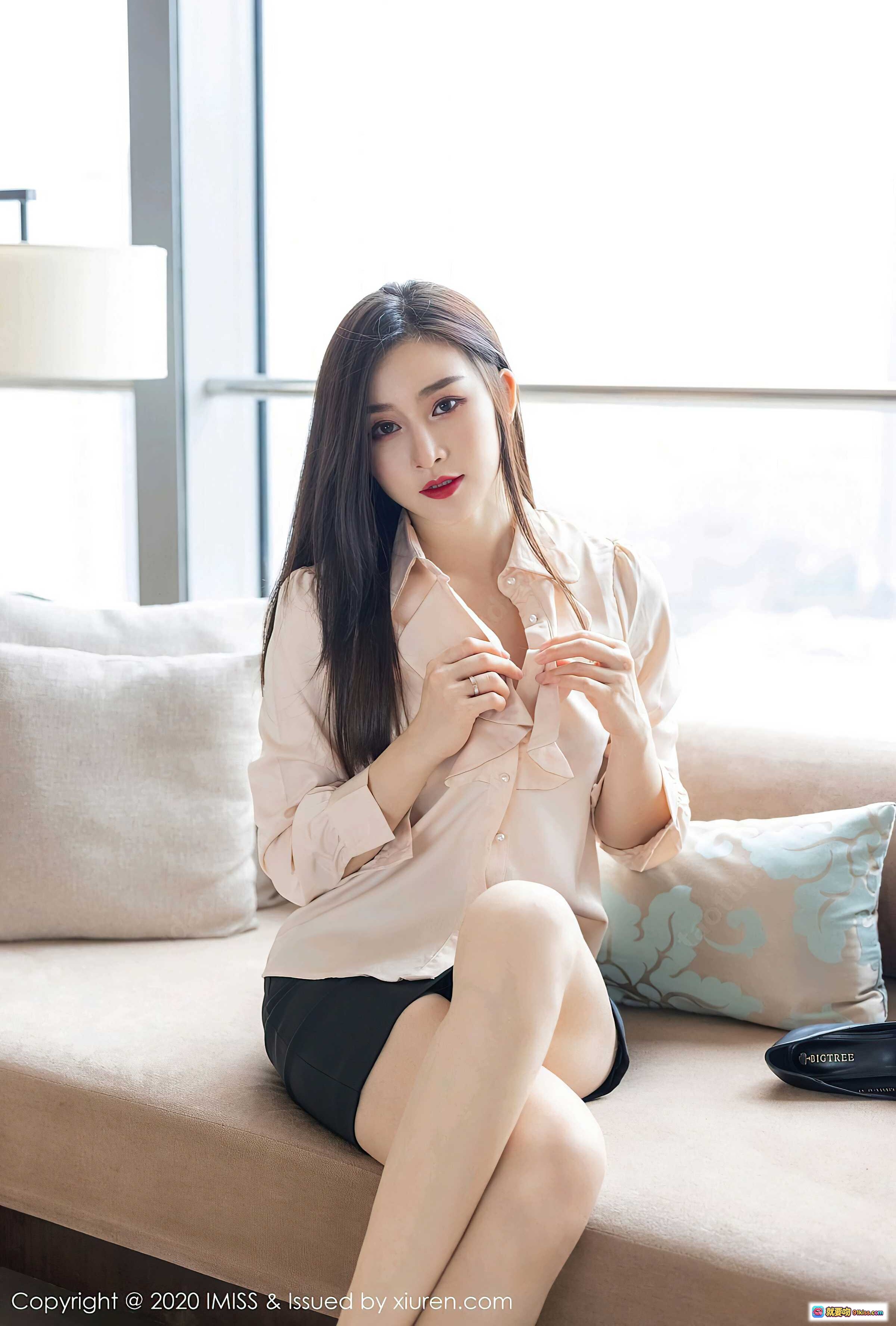 图片[3] - 黑色短裙搭配高跟鞋美腿特写 | Vanessa优雅职场风写真 | IMiss2020精选高清图集 - 就要吻