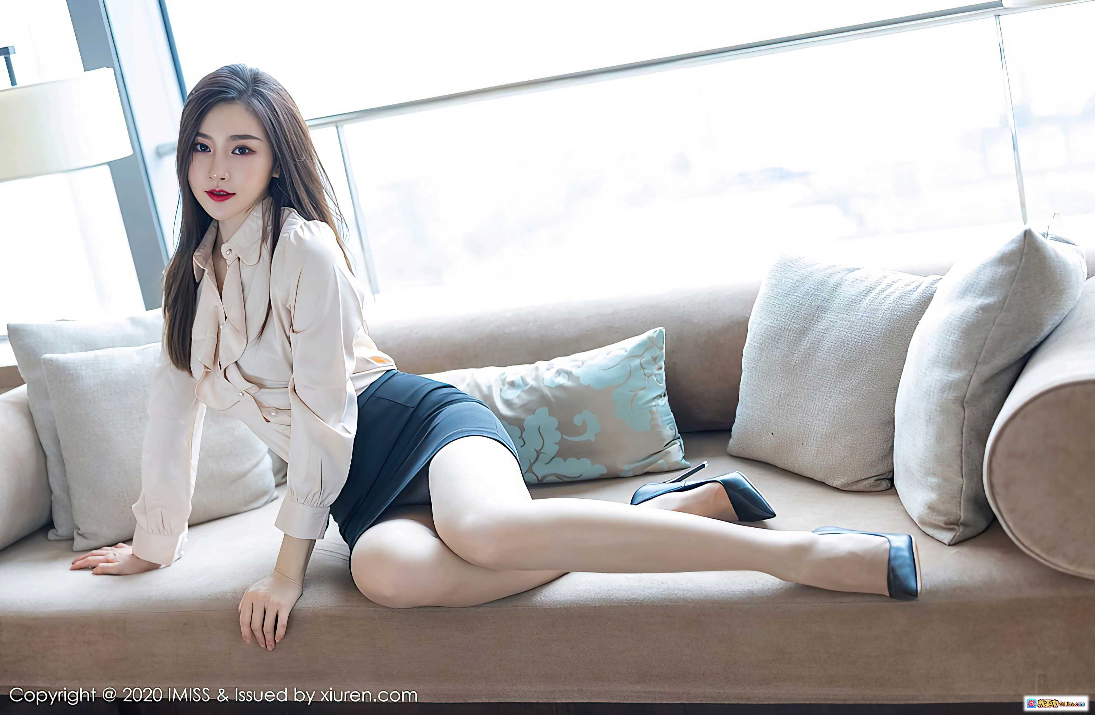 图片[5] - 黑色短裙搭配高跟鞋美腿特写 | Vanessa优雅职场风写真 | IMiss2020精选高清图集 - 就要吻