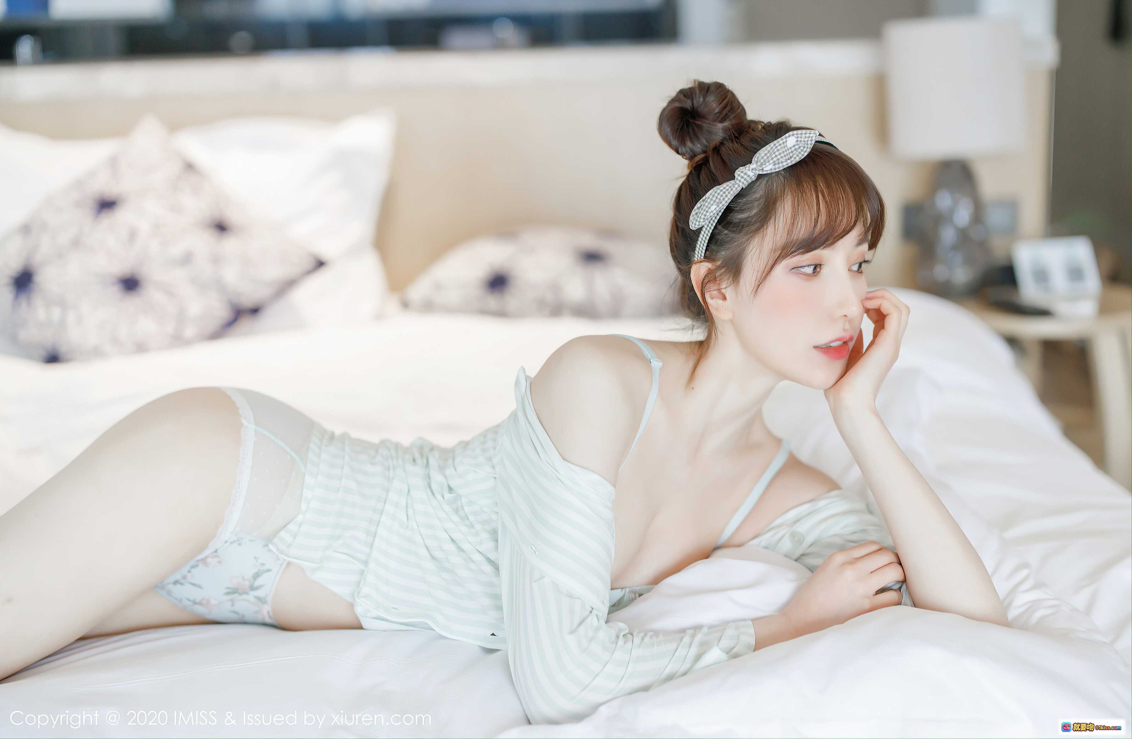 图片[7] - Lynn刘奕宁清新居家写真｜条纹睡衣白袜甜酷少女风｜IMiss2020 Vol.481高质私房照 - 就要吻