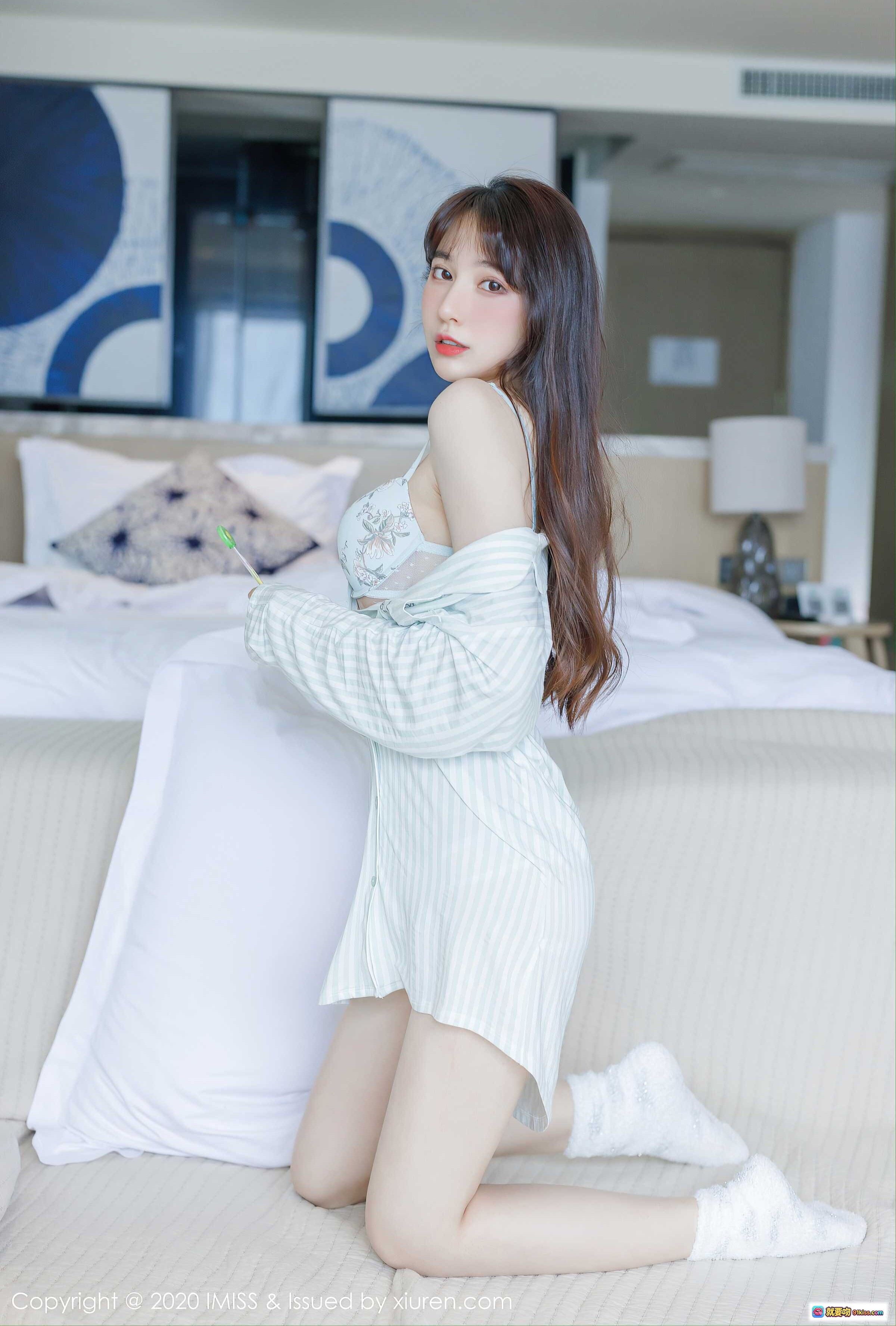 图片[9] - Lynn刘奕宁清新居家写真｜条纹睡衣白袜甜酷少女风｜IMiss2020 Vol.481高质私房照 - 就要吻