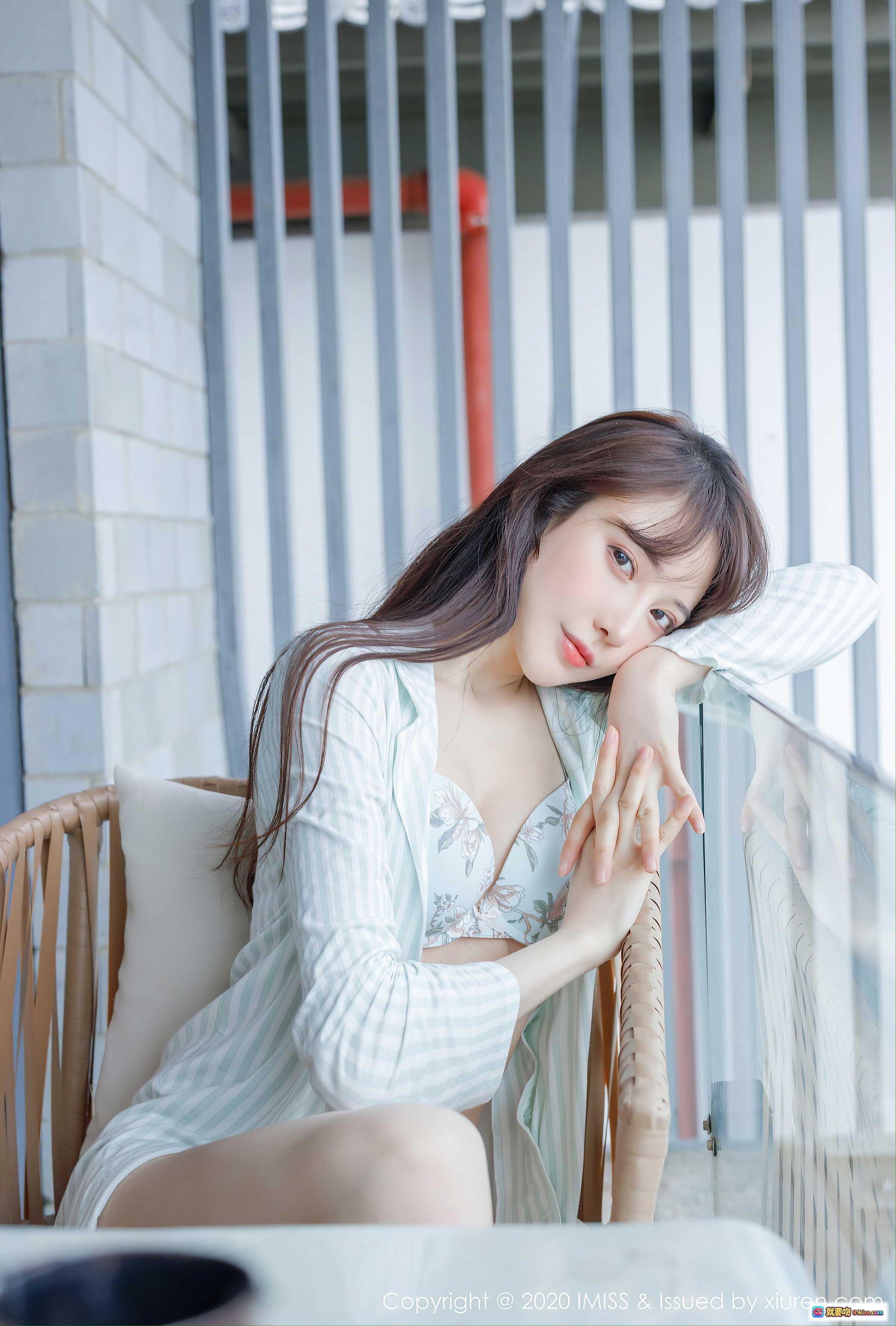 图片[8] - Lynn刘奕宁清新居家写真｜条纹睡衣白袜甜酷少女风｜IMiss2020 Vol.481高质私房照 - 就要吻