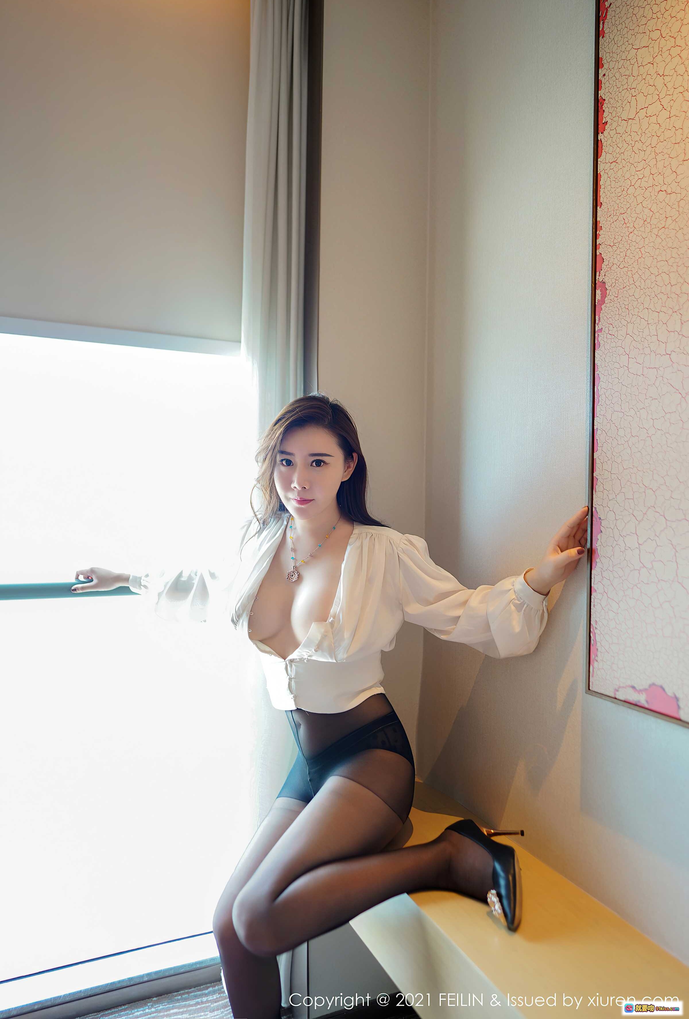 图片[10] - 王婉悠Queen优雅写真 | 白衬衫黑蕾丝短裙 | 黑丝美腿室内艺术照 | FEILIN Vol.400高清图集 - 就要吻