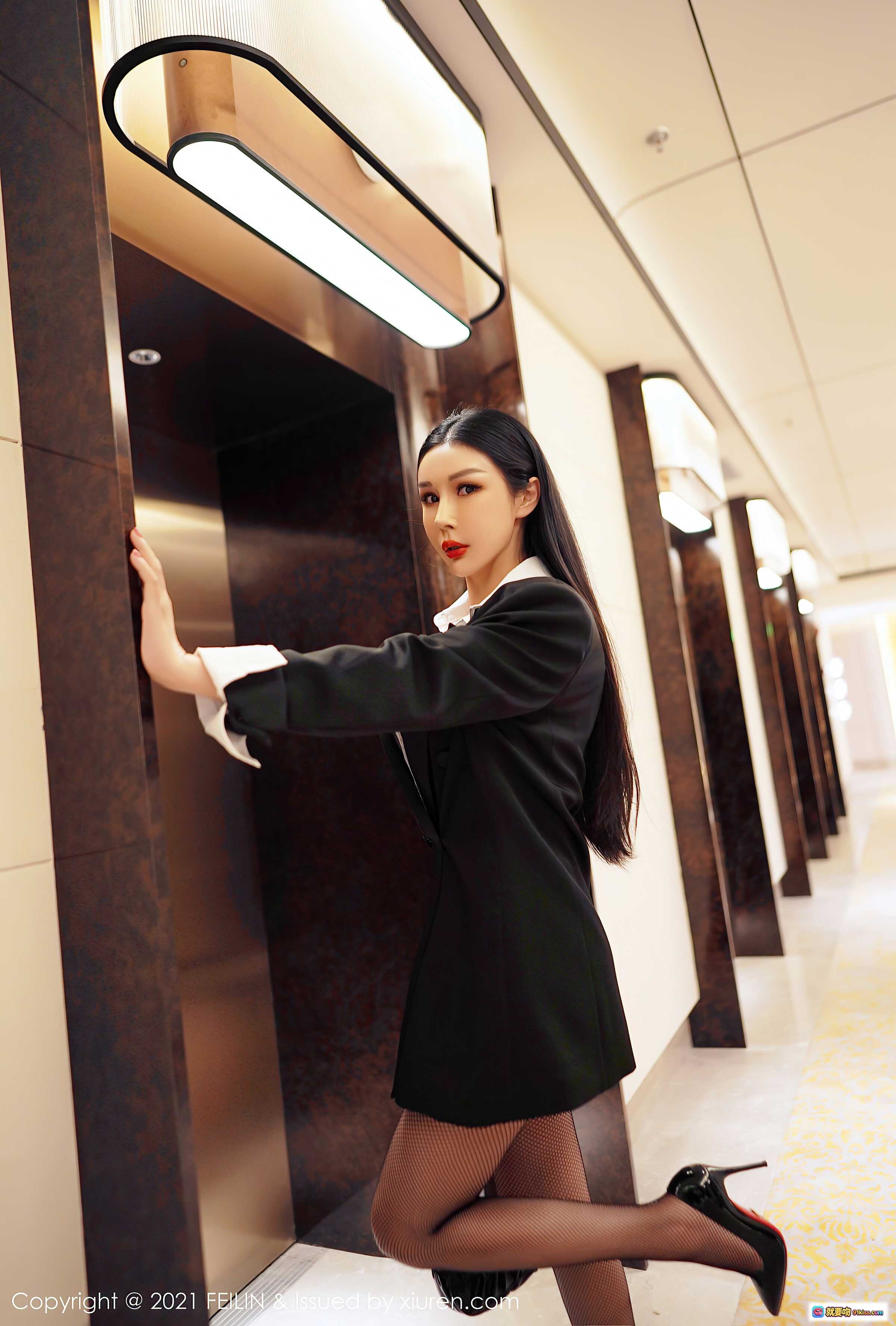 图片[10] - 田冰冰性感写真：黑丝美腿+职场西装+内衣诱惑，FEILIN Vol.402高清图集 - 就要吻