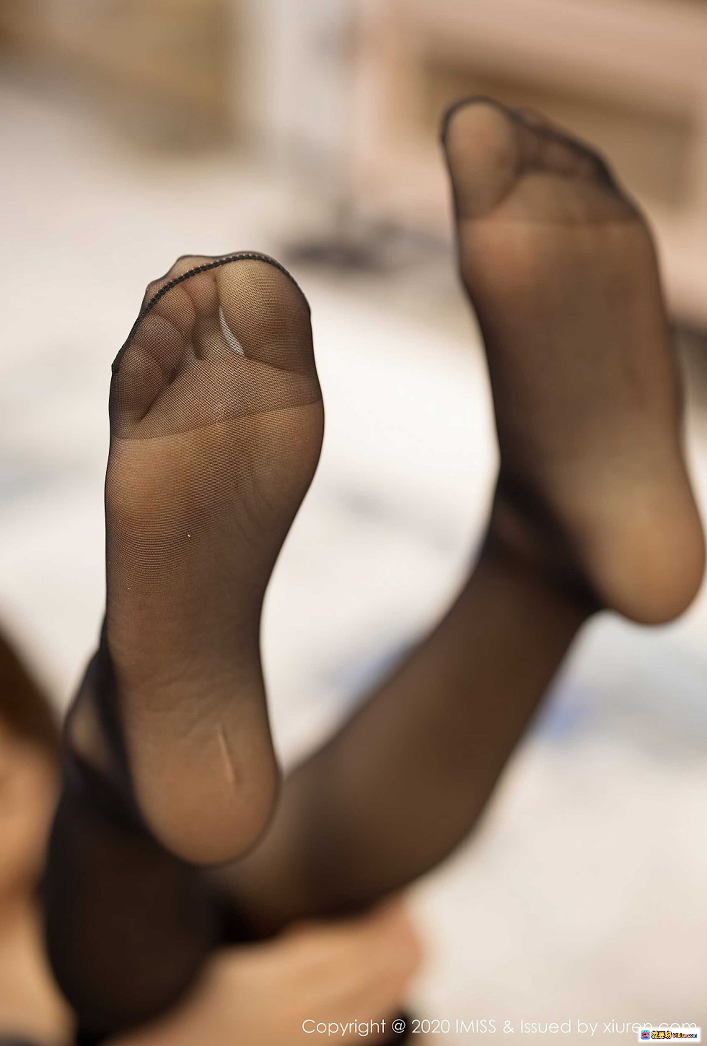 图片[2] - IMiss九月生白衬衫黑丝美腿性感写真 Vol.506 2020.09.30 高清私房照 - 就要吻
