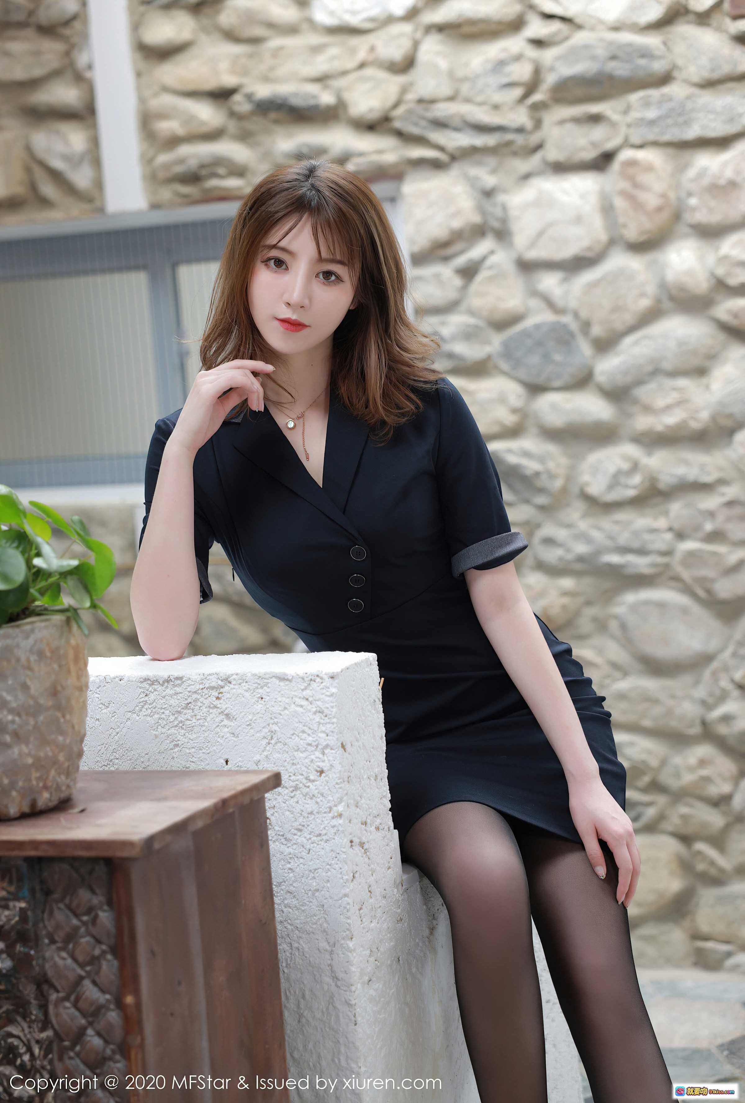 图片[9] - MFStar模范学院2020旅拍黑丝美腿性感内衣写真 优优浴室镜前私房照 - 就要吻