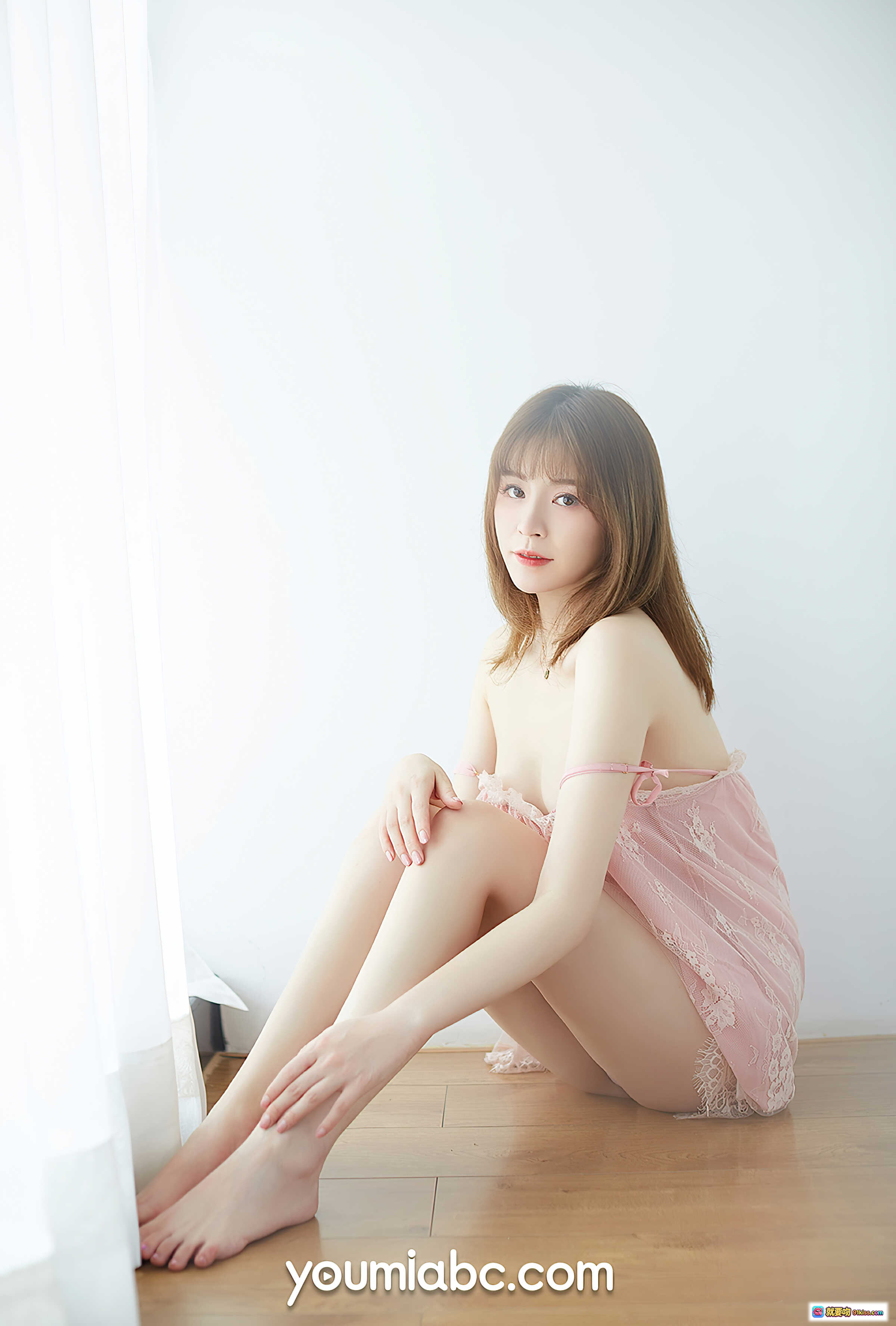 图片[1] - YouMi尤蜜2020.11.06潋滟芳华YOYO优优粉色蕾丝内衣写真 67P高清私房美腿少女坐姿窗边柔光摄影 - 就要吻