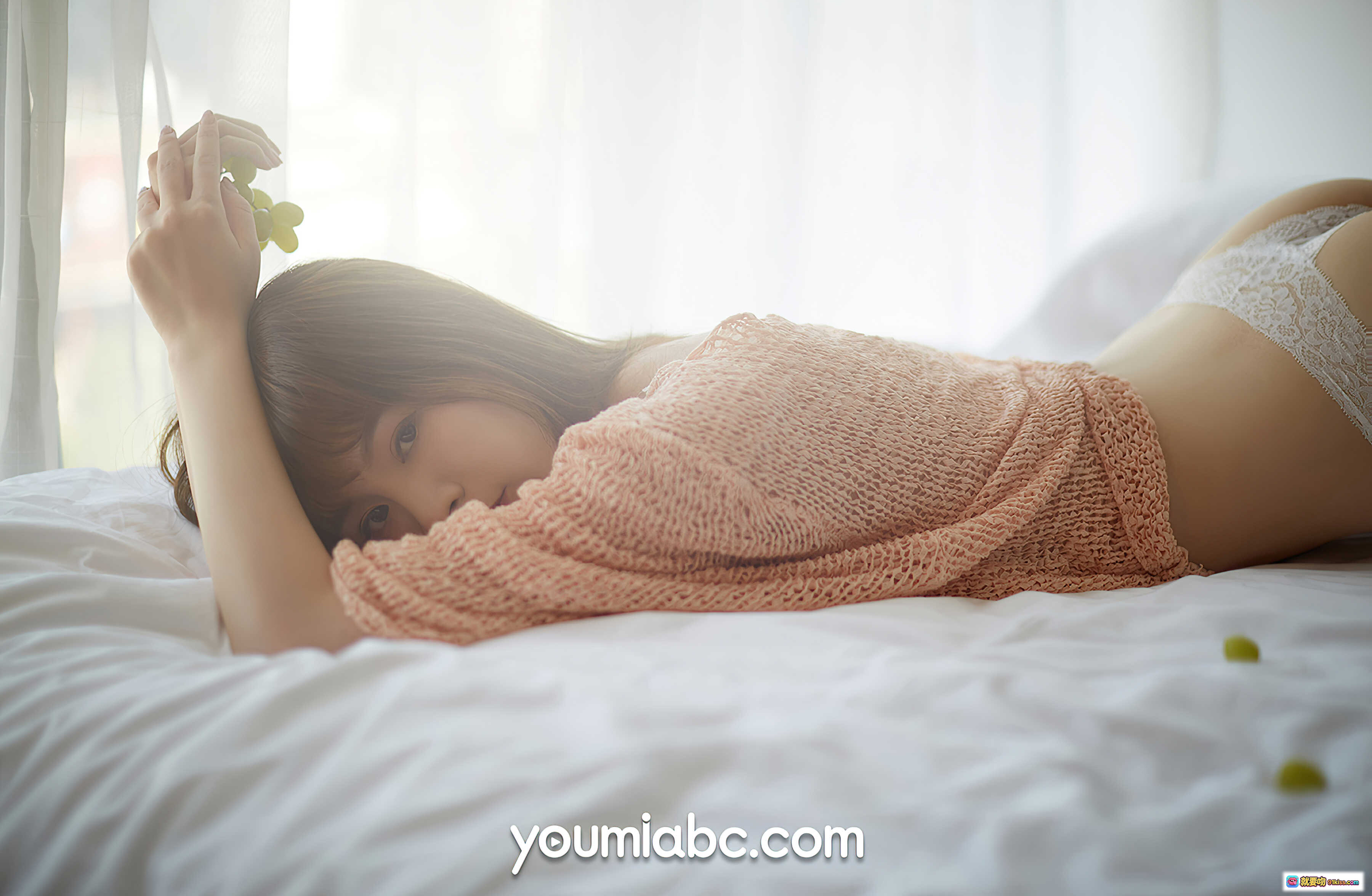 图片[2] - YouMi尤蜜2020.11.06潋滟芳华YOYO优优粉色蕾丝内衣写真 67P高清私房美腿少女坐姿窗边柔光摄影 - 就要吻