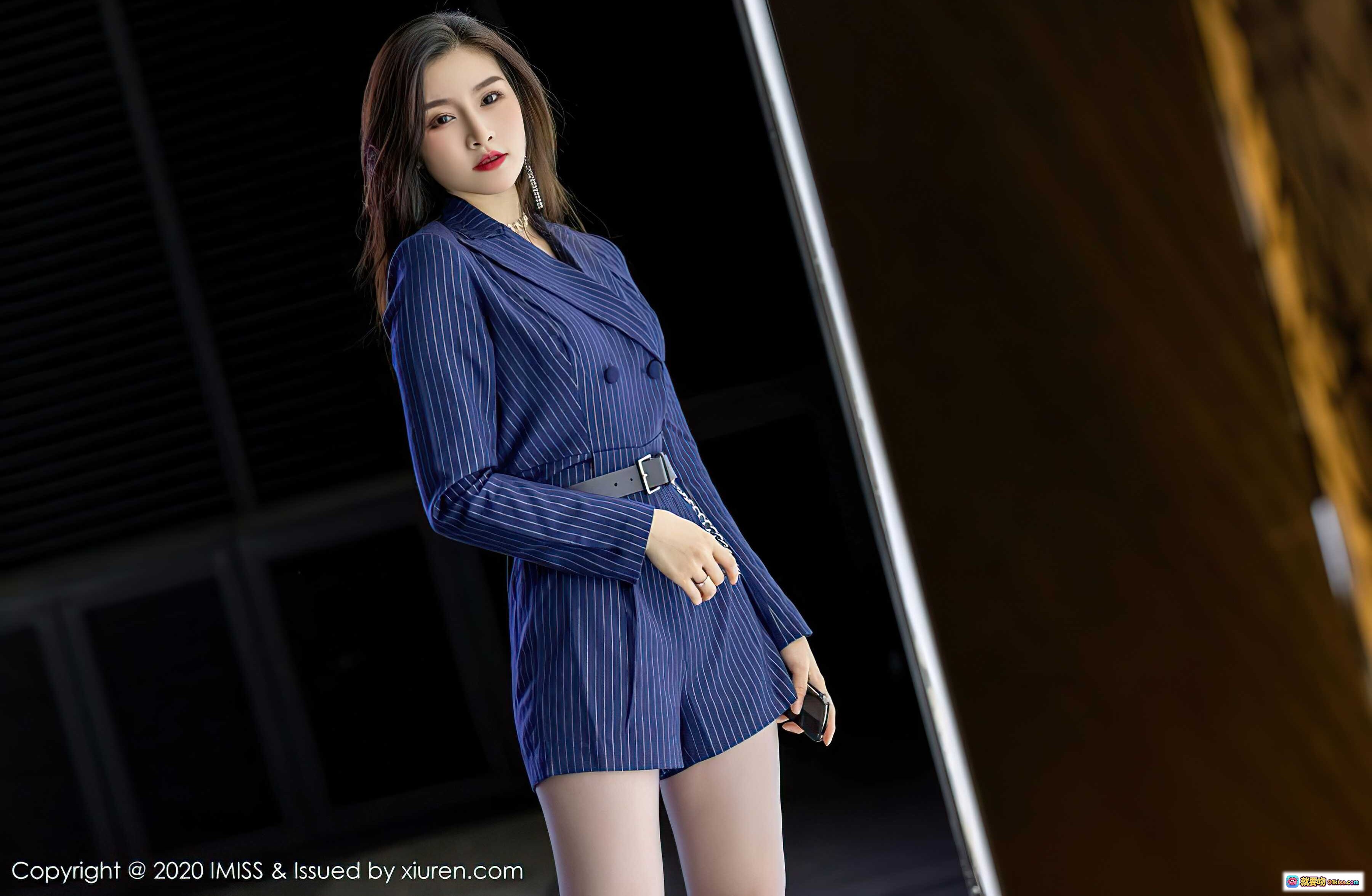 图片[10] - IMiss 2020.11.10 Vol.522 Sia 蓝色条纹西装裙 黑丝高跟 美腿写真 时尚性感 城市夜景 气质女神 - 就要吻