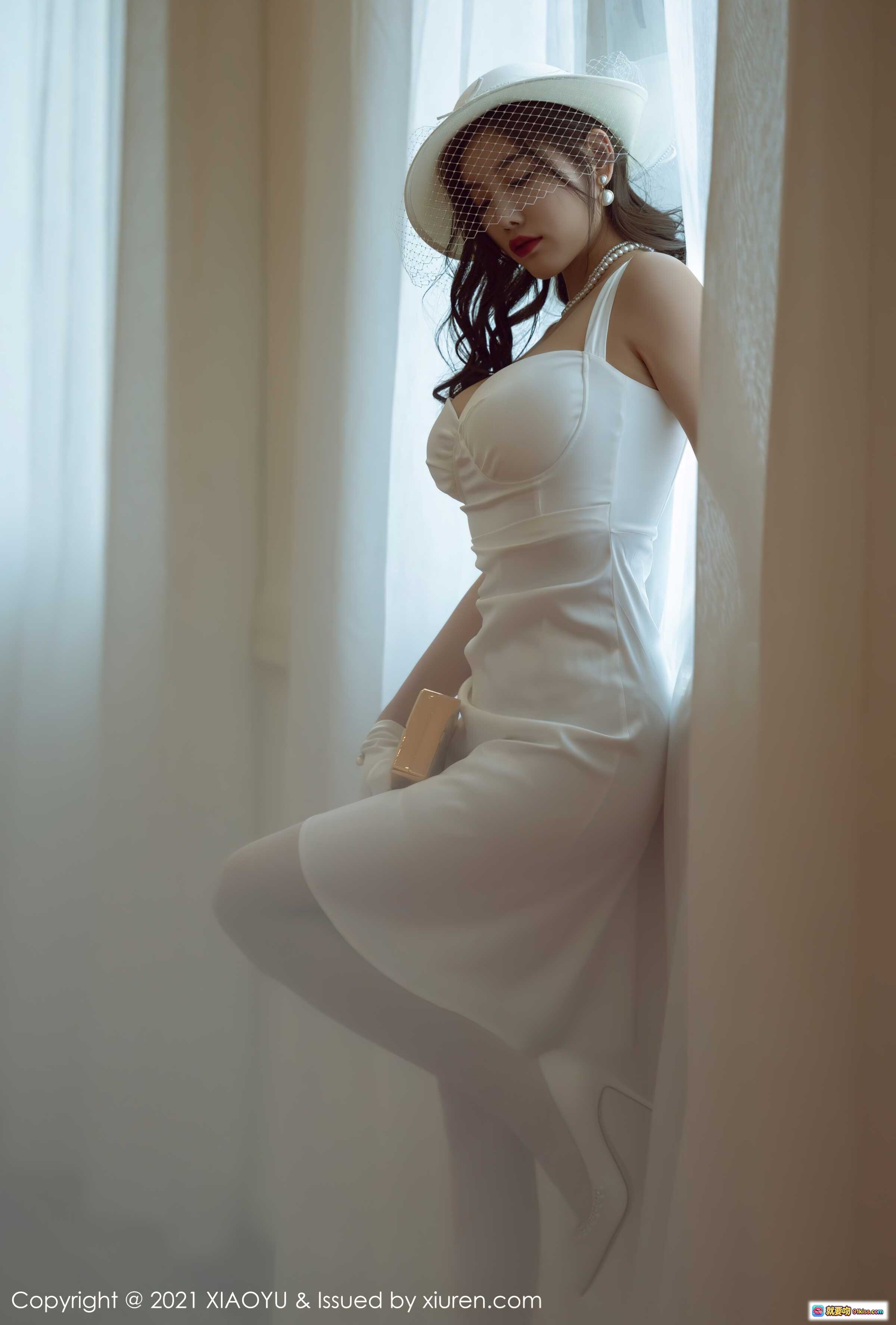 图片[7] - 杨晨晨Yome白色礼服写真｜优雅网纱帽造型｜室内柔光人像摄影｜XIAOYU Vol.587 2021精选图集 - 就要吻