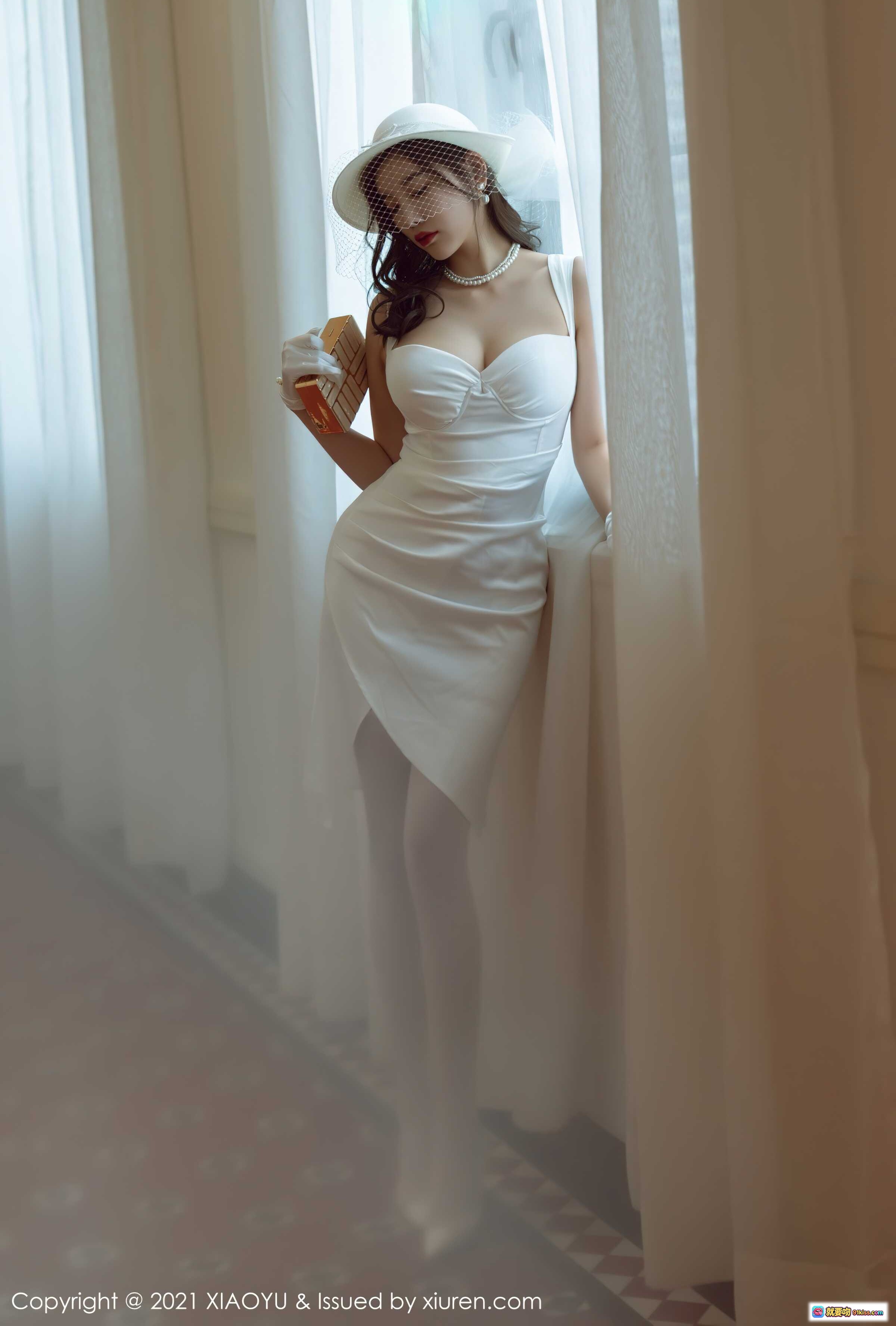 图片[3] - 杨晨晨Yome白色礼服写真｜优雅网纱帽造型｜室内柔光人像摄影｜XIAOYU Vol.587 2021精选图集 - 就要吻