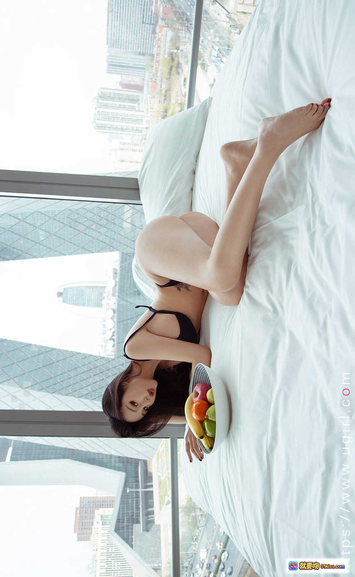 图片[10] - 田冰冰性感写真 | Ugirls尤果网爱尤物No.2172 | 深蓝内衣窗边床拍 | 城市景观背景 | 美腿玉足水果点缀 - 就要吻