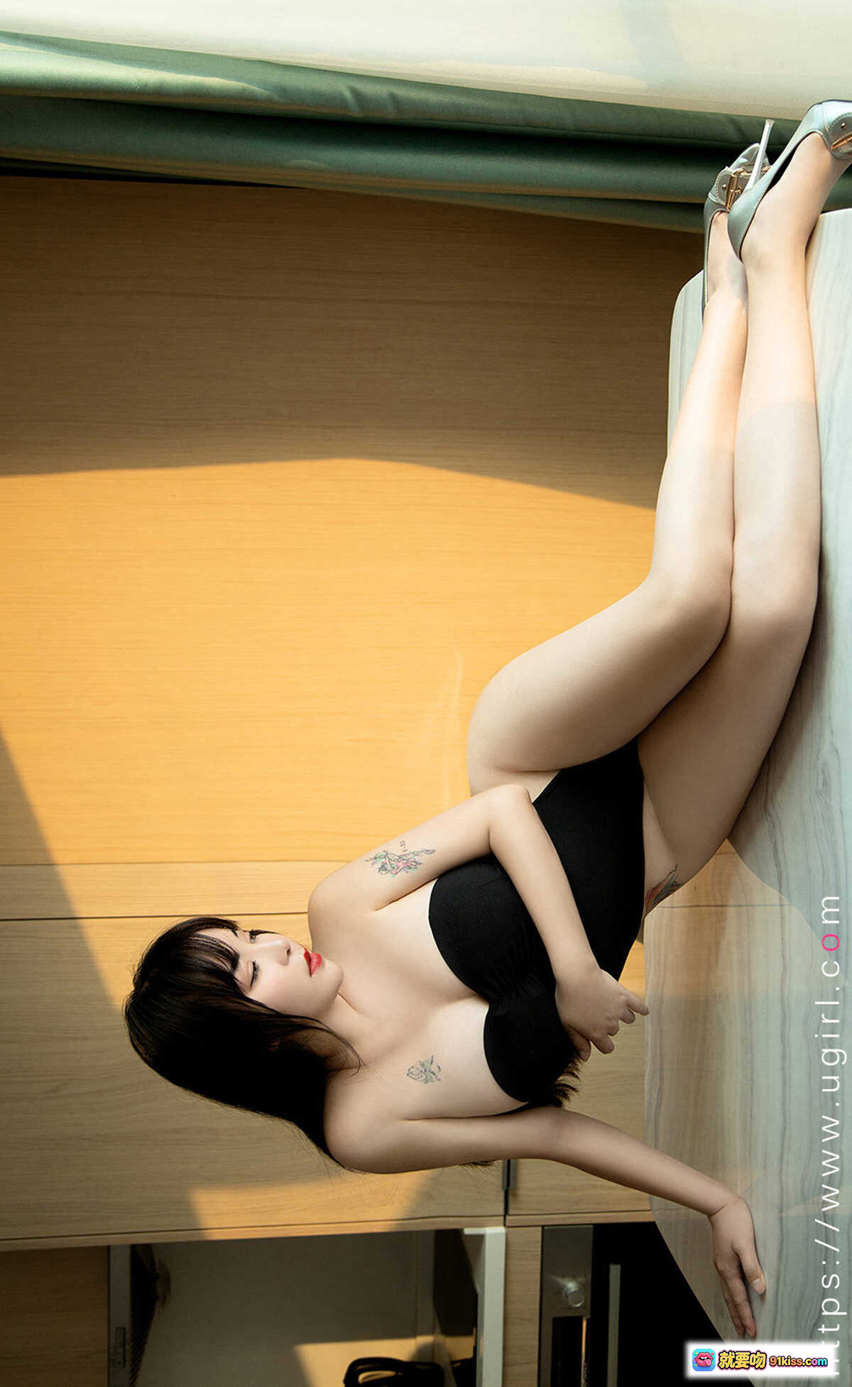 图片[10] - 艾优蜜黑裙性感写真 | 尤果网Ugirls No.2115厨房光影美腿私房照 - 就要吻