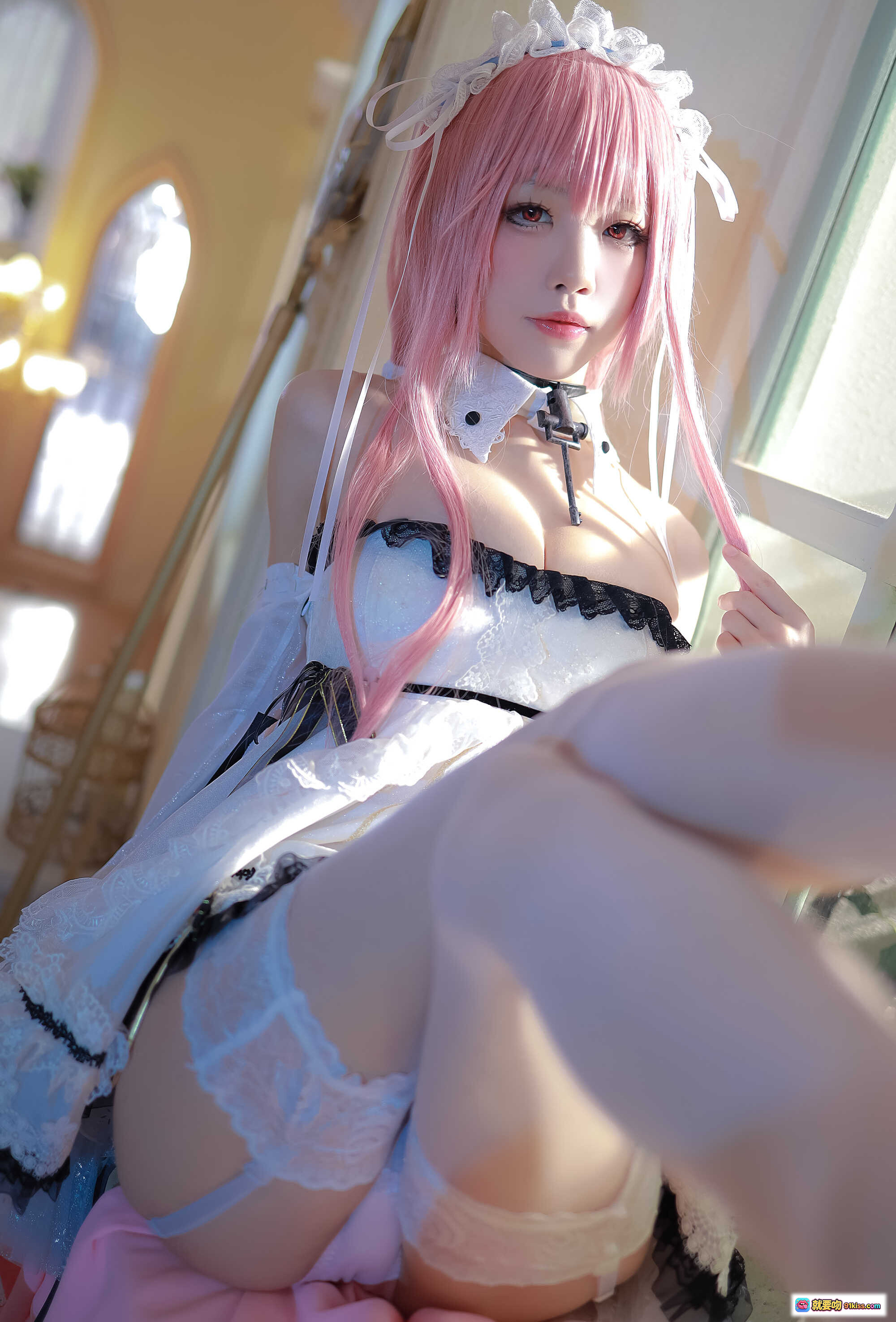 图片[8] - 水淼aqua NO.060 英仙座 Cosplay 粉发女仆装 白黑蕾丝裙 透明丝袜 花饰头饰 室内写真 76P高清图集 - 就要吻