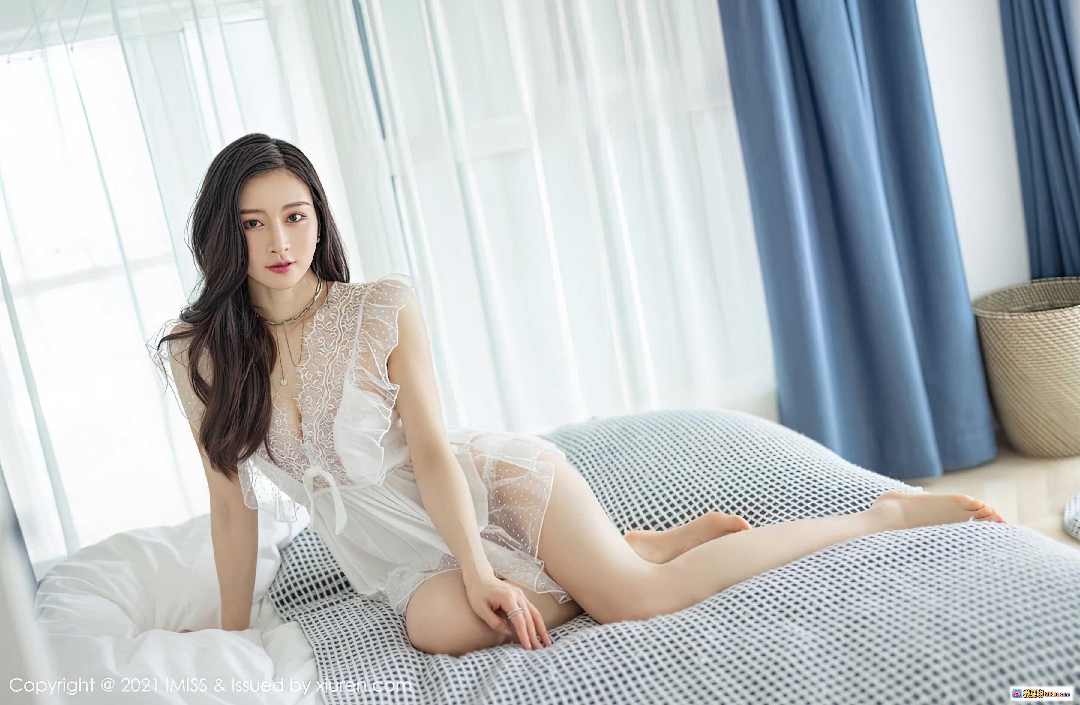 图片[4] - IMiss 2021.05.14 Vol.592 Vanessa 美腿高跟性感写真 优雅浅色连衣裙 室内光影大片 44+1P高清图集 - 就要吻