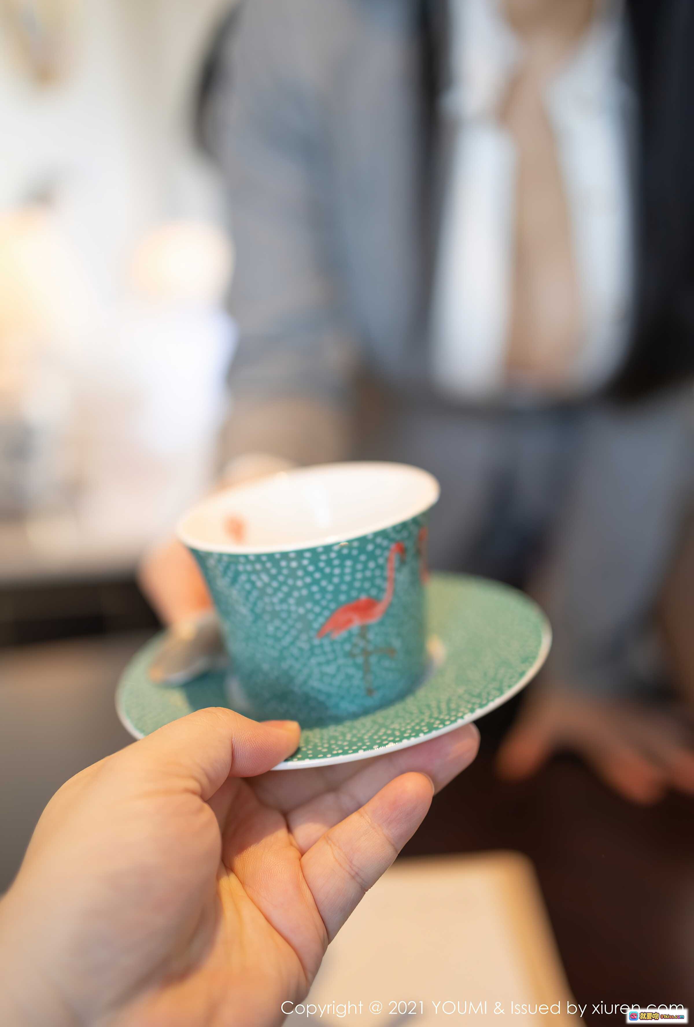 图片[10] - 朱可儿Flower优雅职场风写真｜灰色西装裙+黑丝高跟美腿特写｜YOUMI Vol.613高清图集 - 就要吻